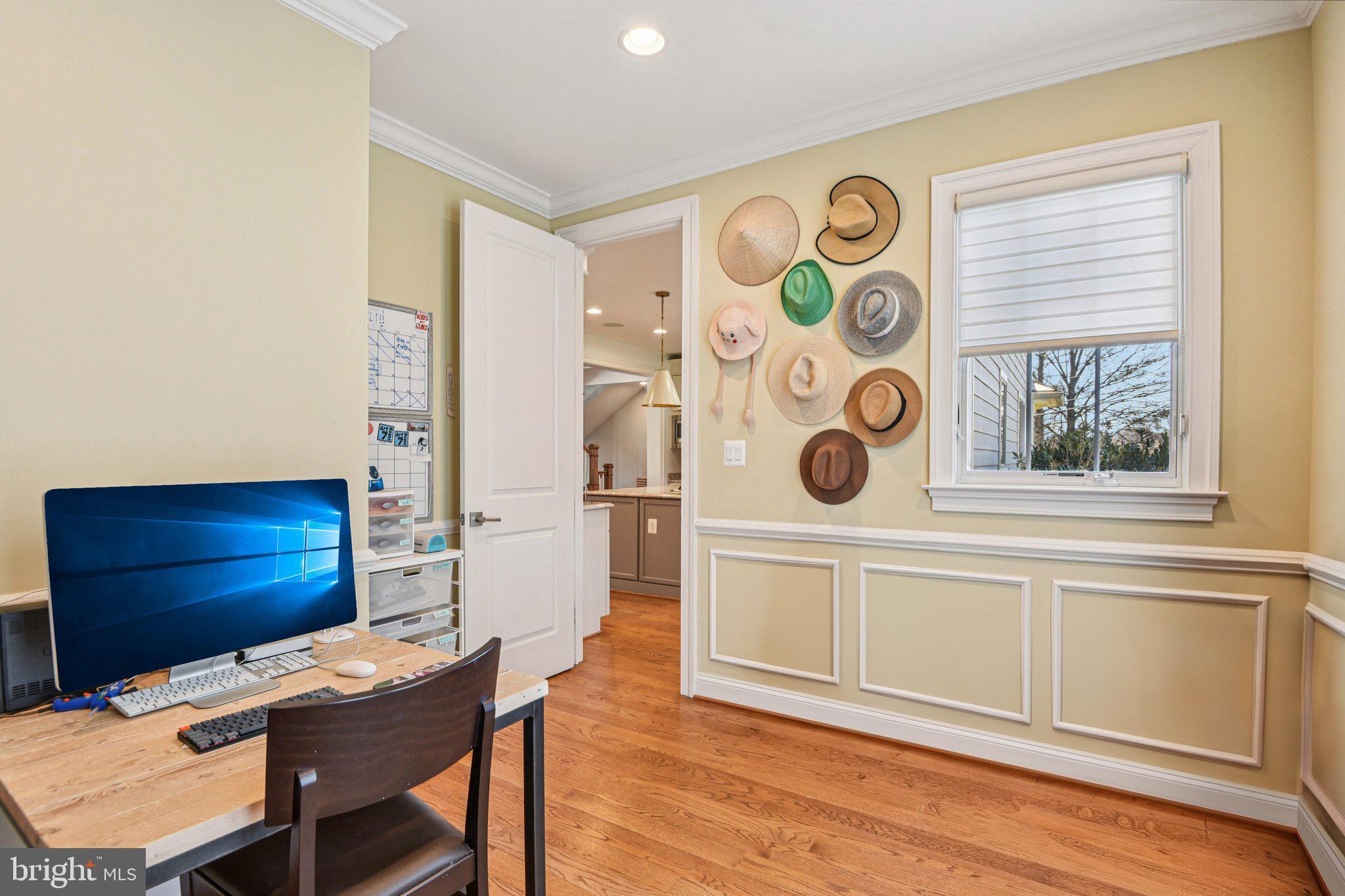 CRESCENT HILLS - Residential