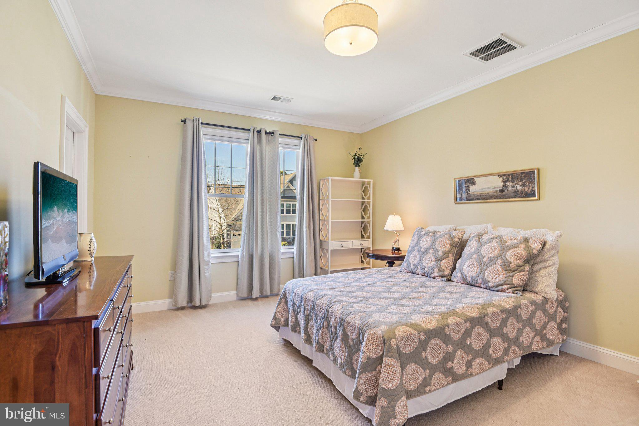 CRESCENT HILLS - Residential