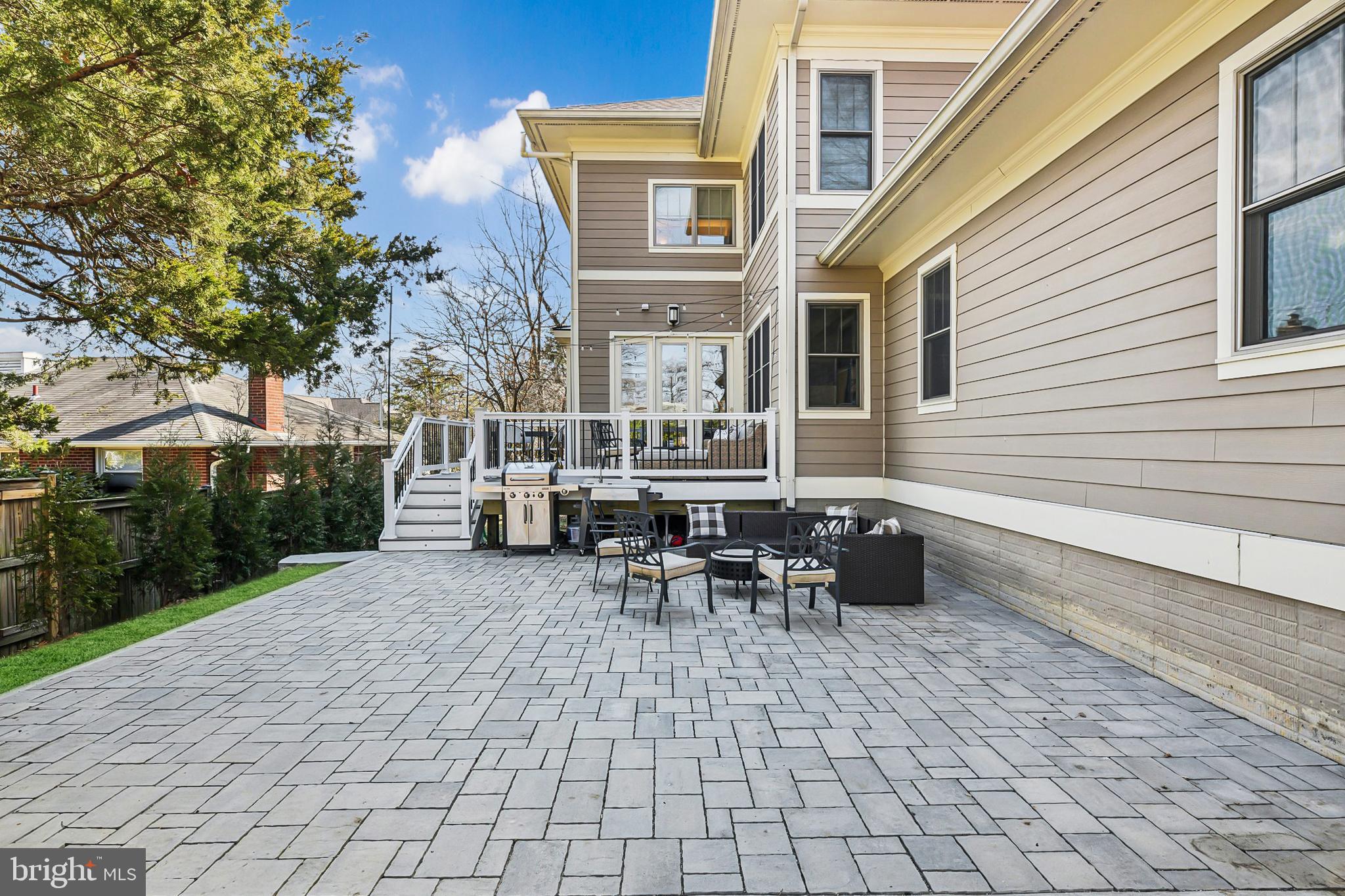 CRESCENT HILLS - Residential