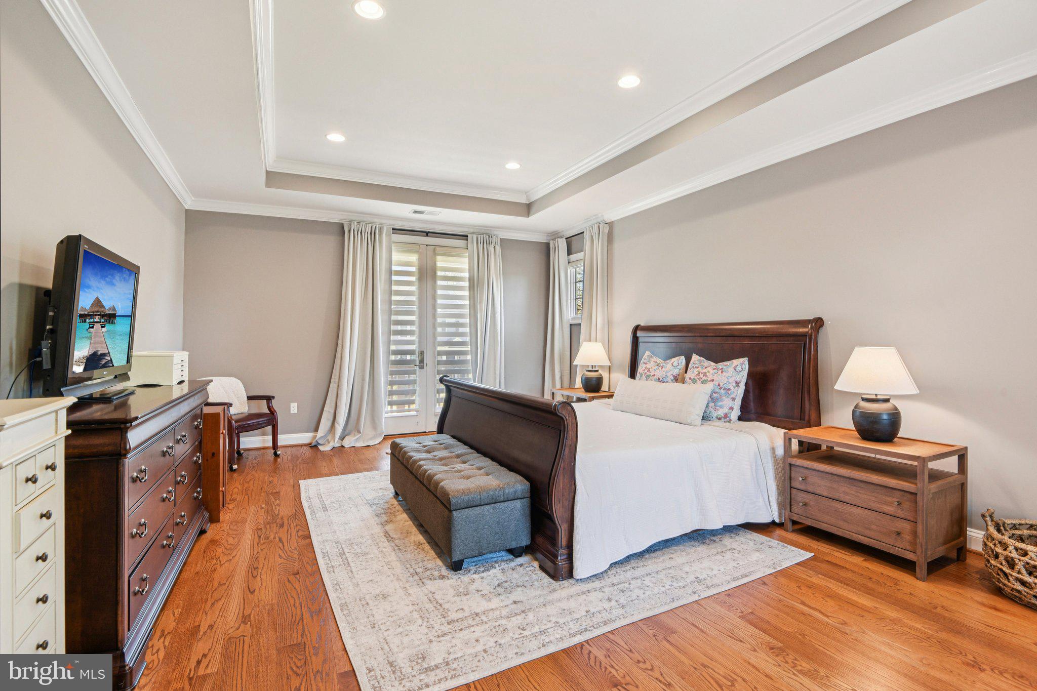 CRESCENT HILLS - Residential