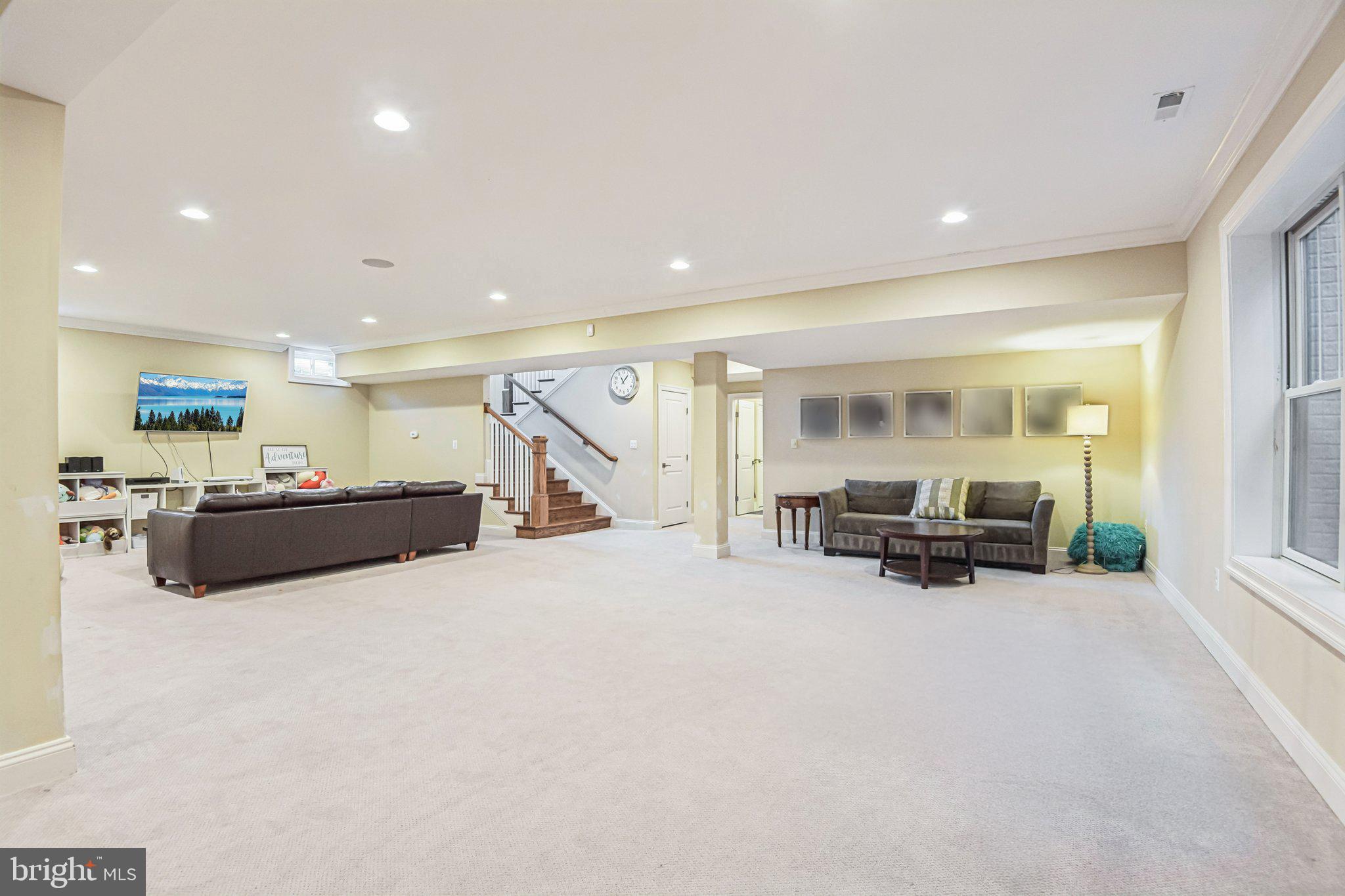 CRESCENT HILLS - Residential