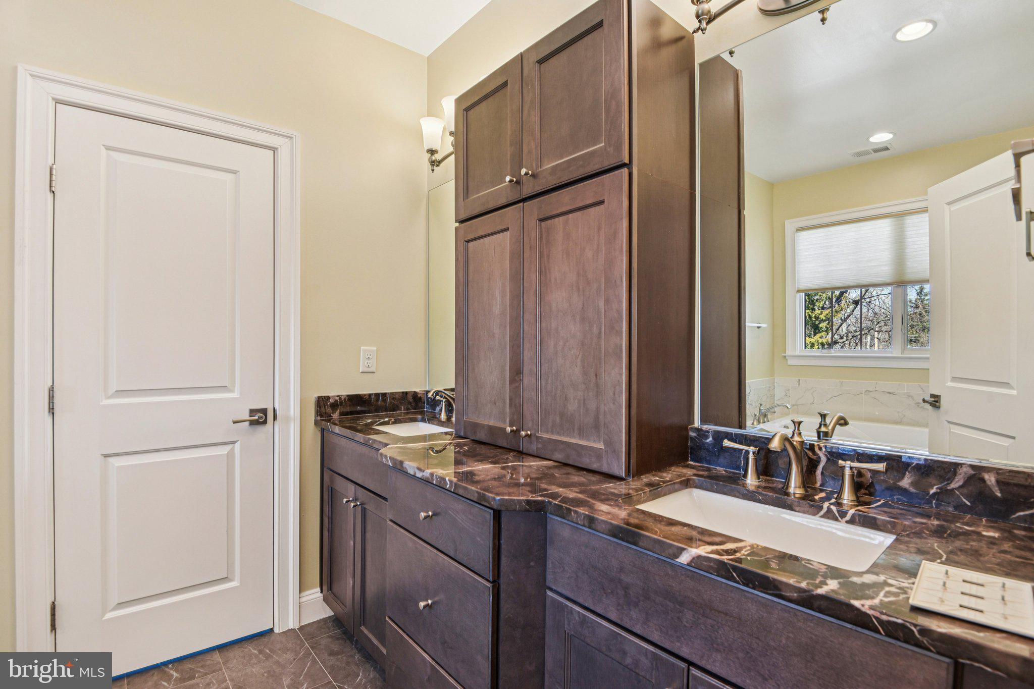 CRESCENT HILLS - Residential