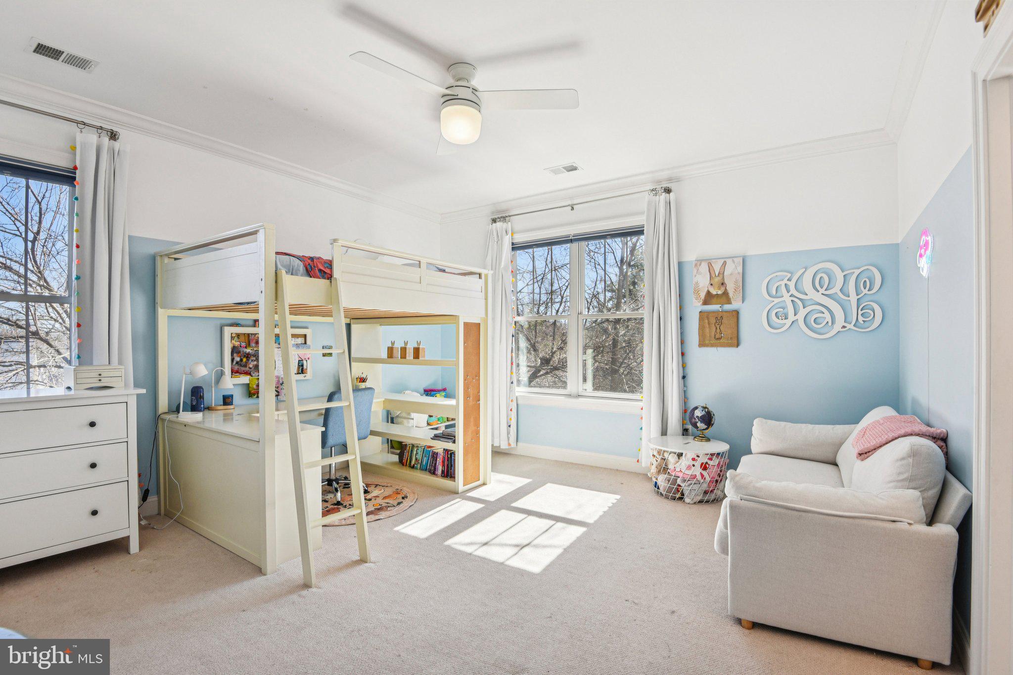 CRESCENT HILLS - Residential