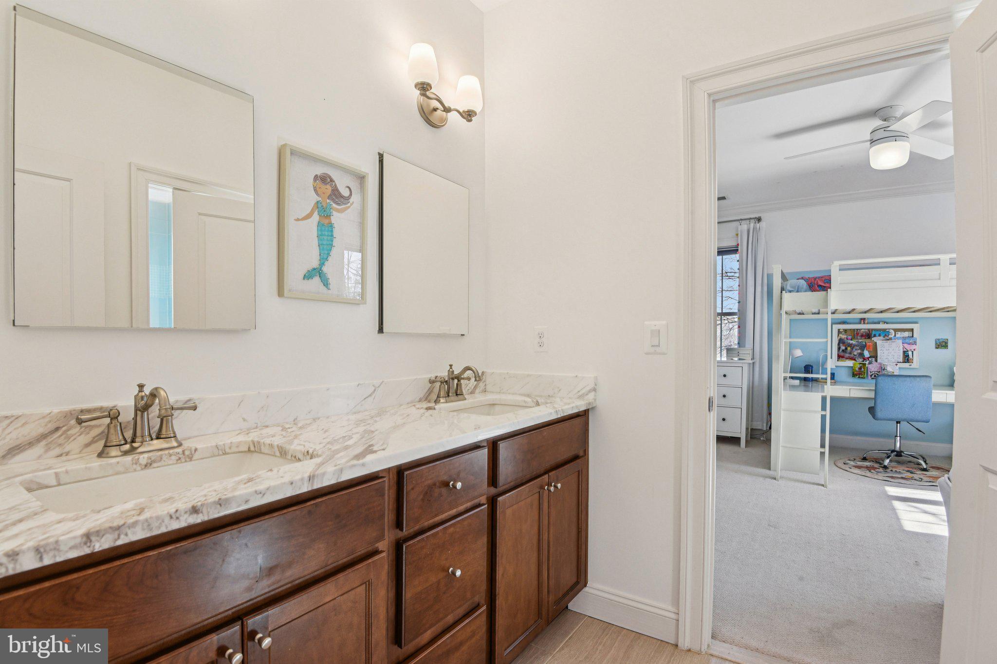 CRESCENT HILLS - Residential