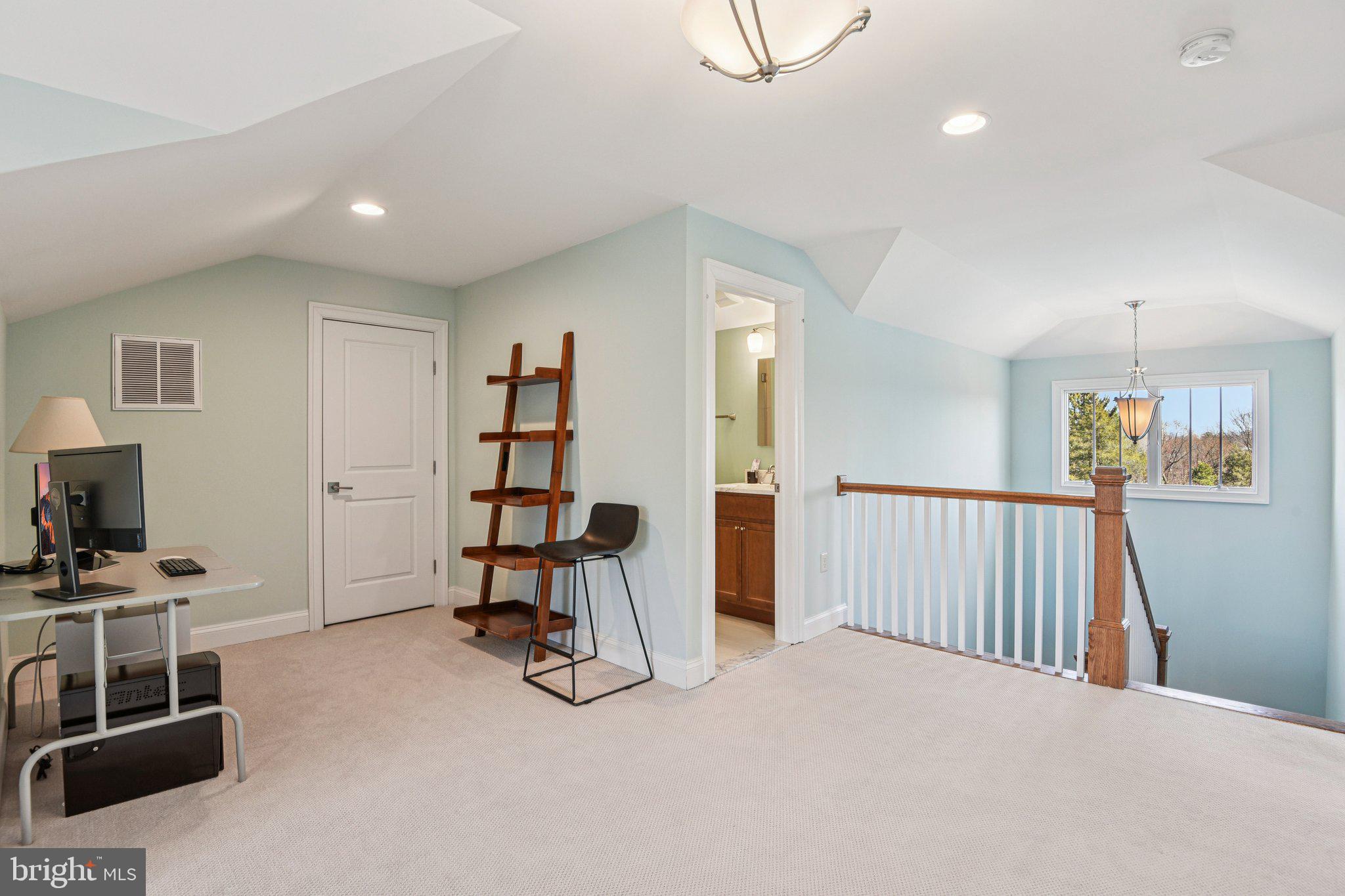 CRESCENT HILLS - Residential