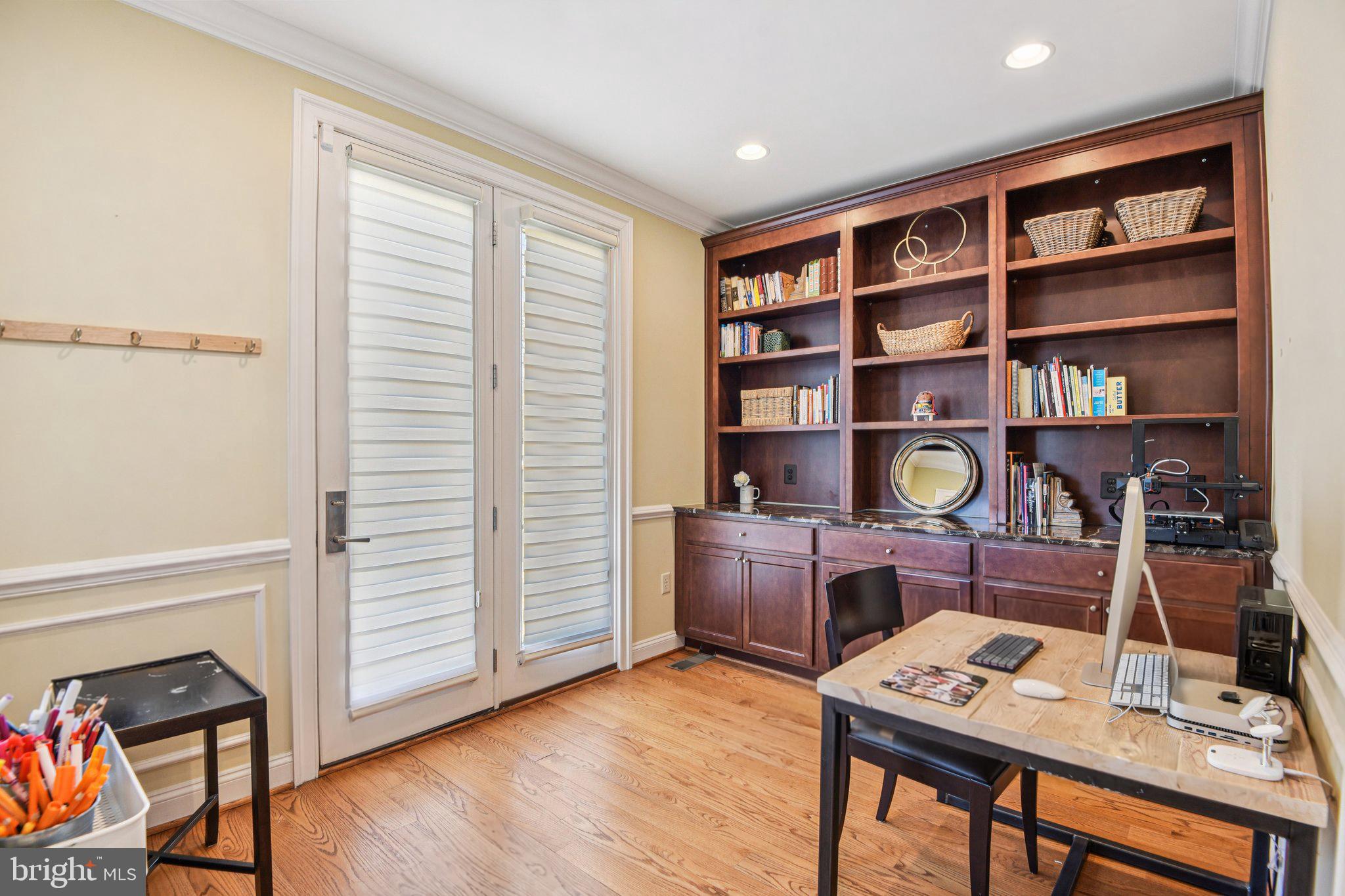 CRESCENT HILLS - Residential