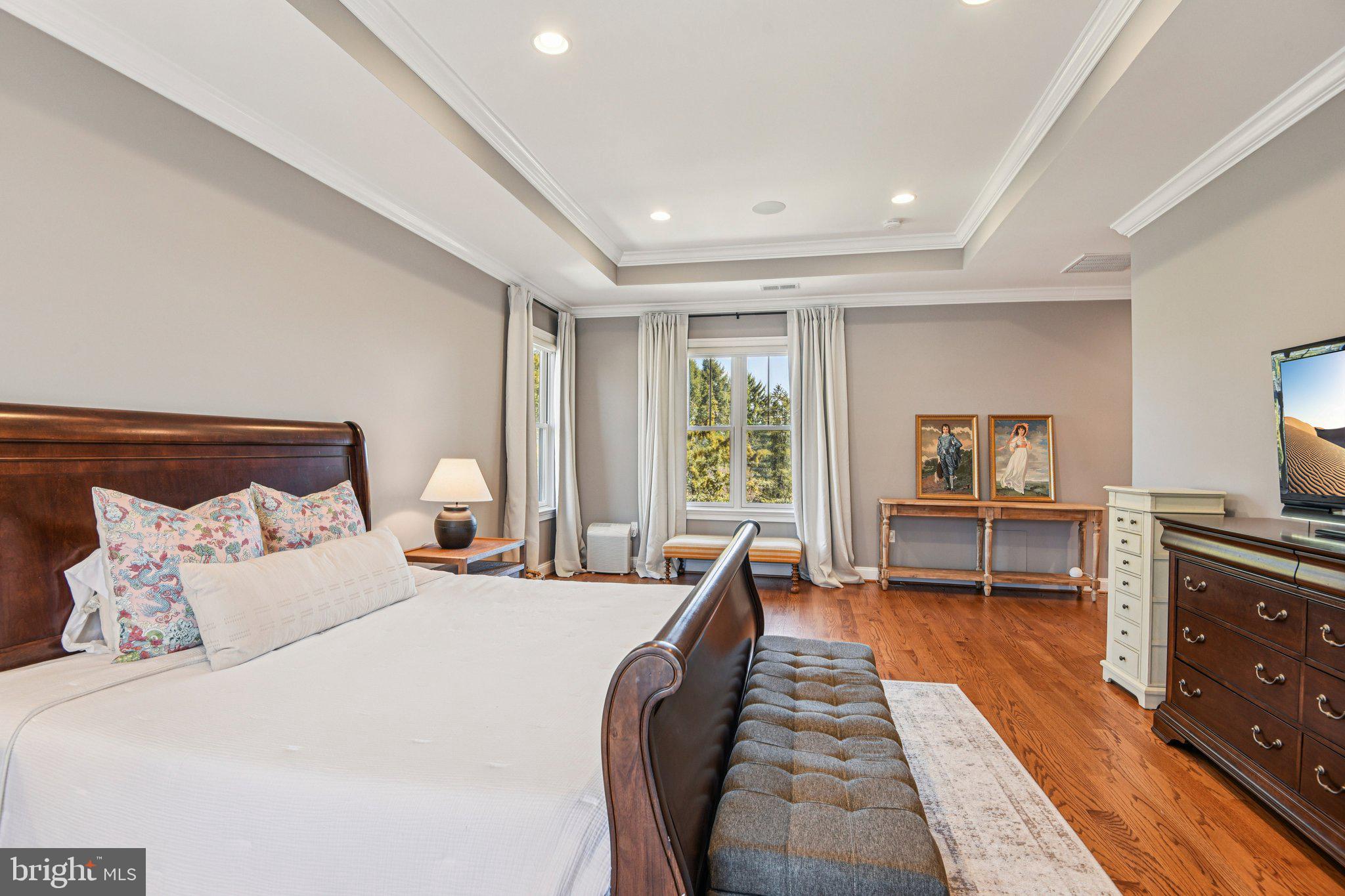 CRESCENT HILLS - Residential