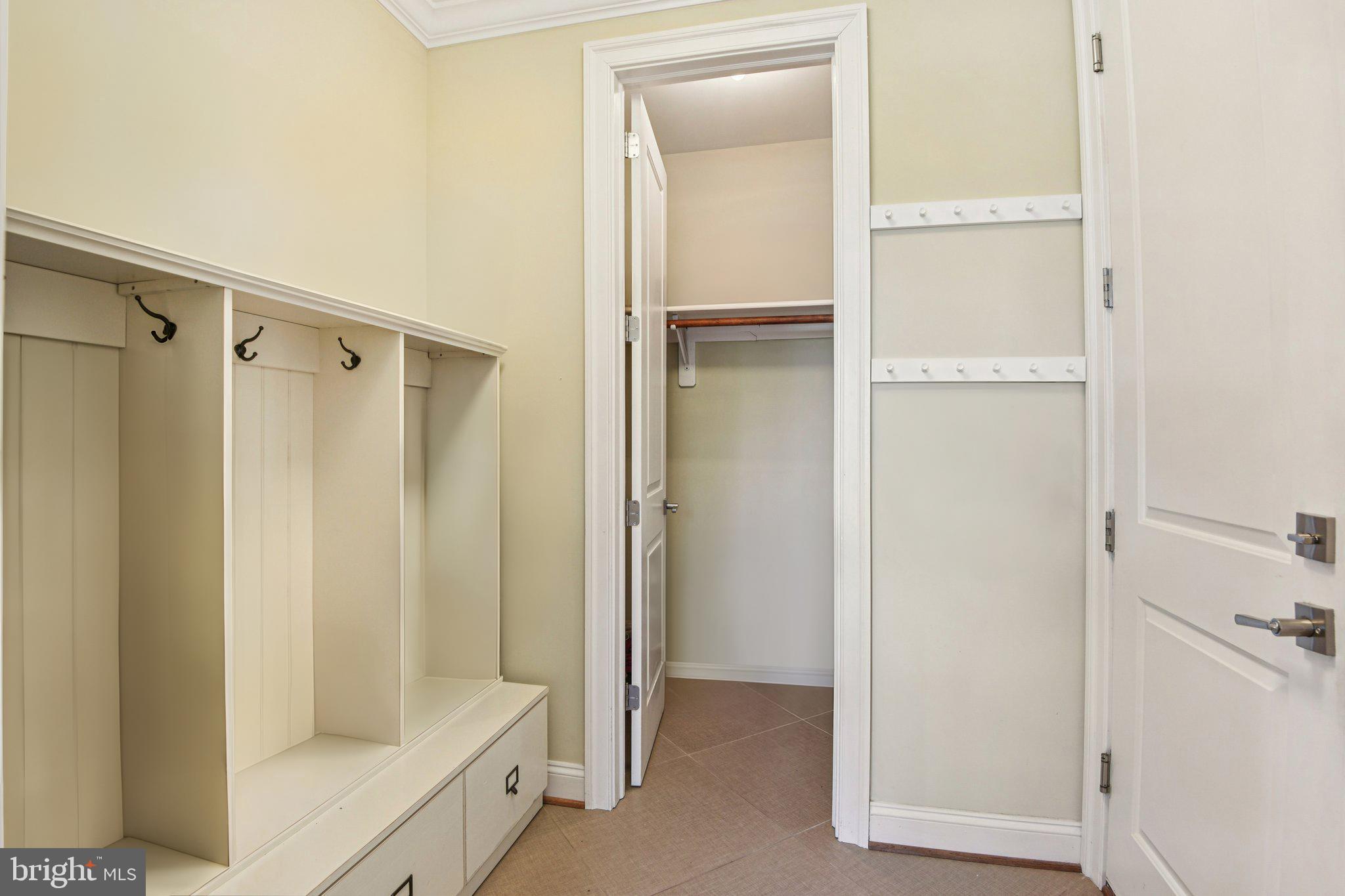 CRESCENT HILLS - Residential