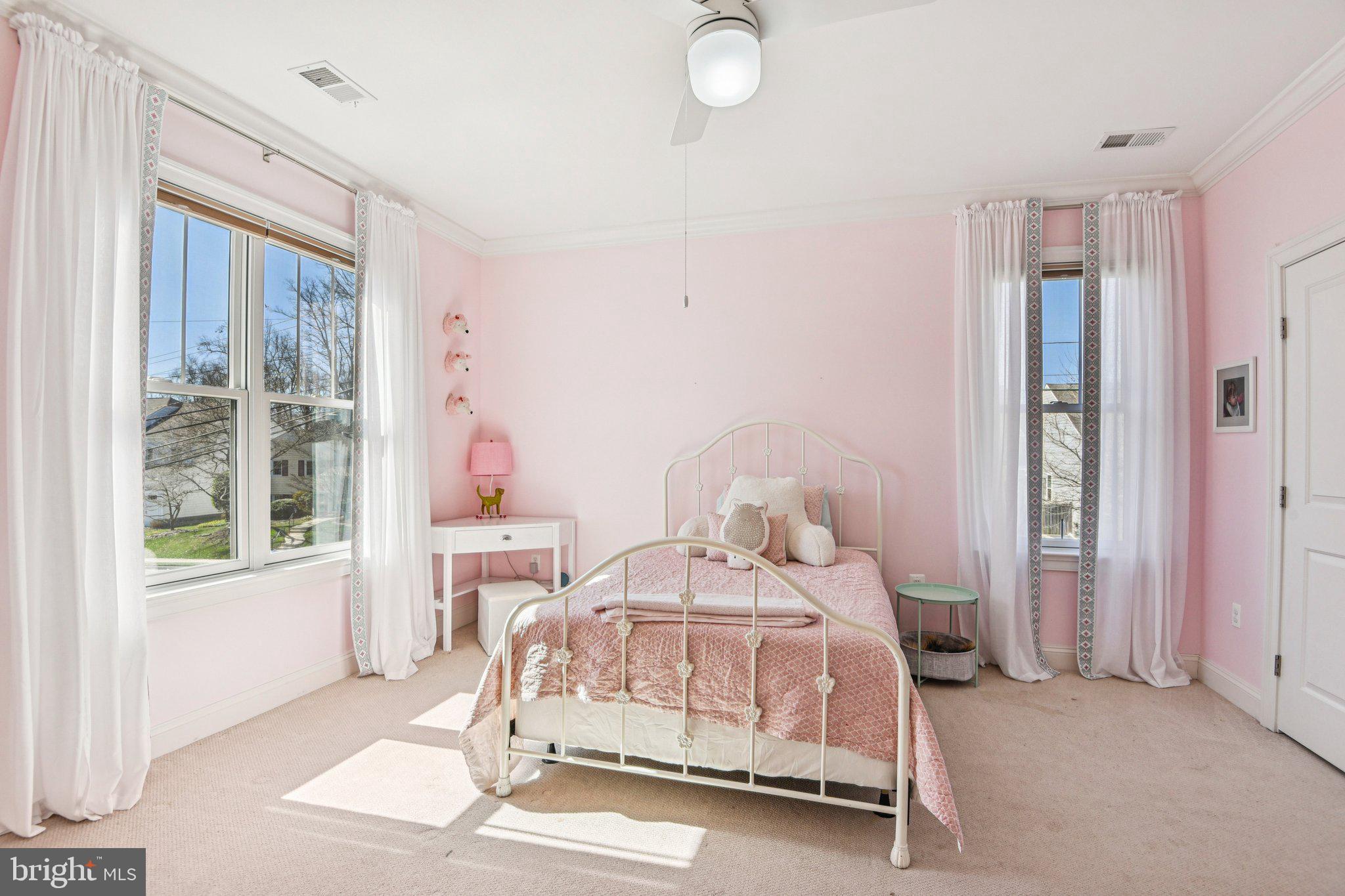 CRESCENT HILLS - Residential