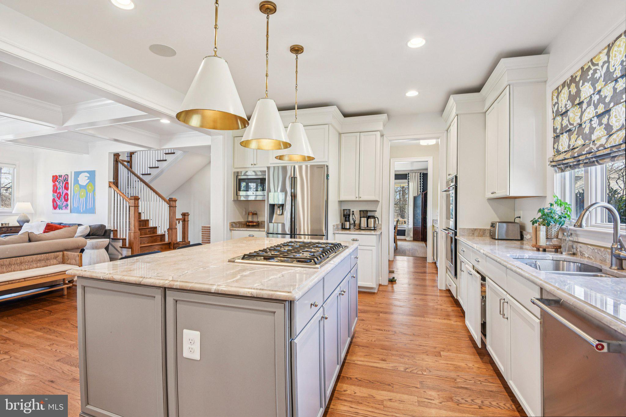 CRESCENT HILLS - Residential