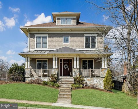 Photo of 5637 34th St St N, ARLINGTON, VA 22207 (MLS # VAAR2069174)