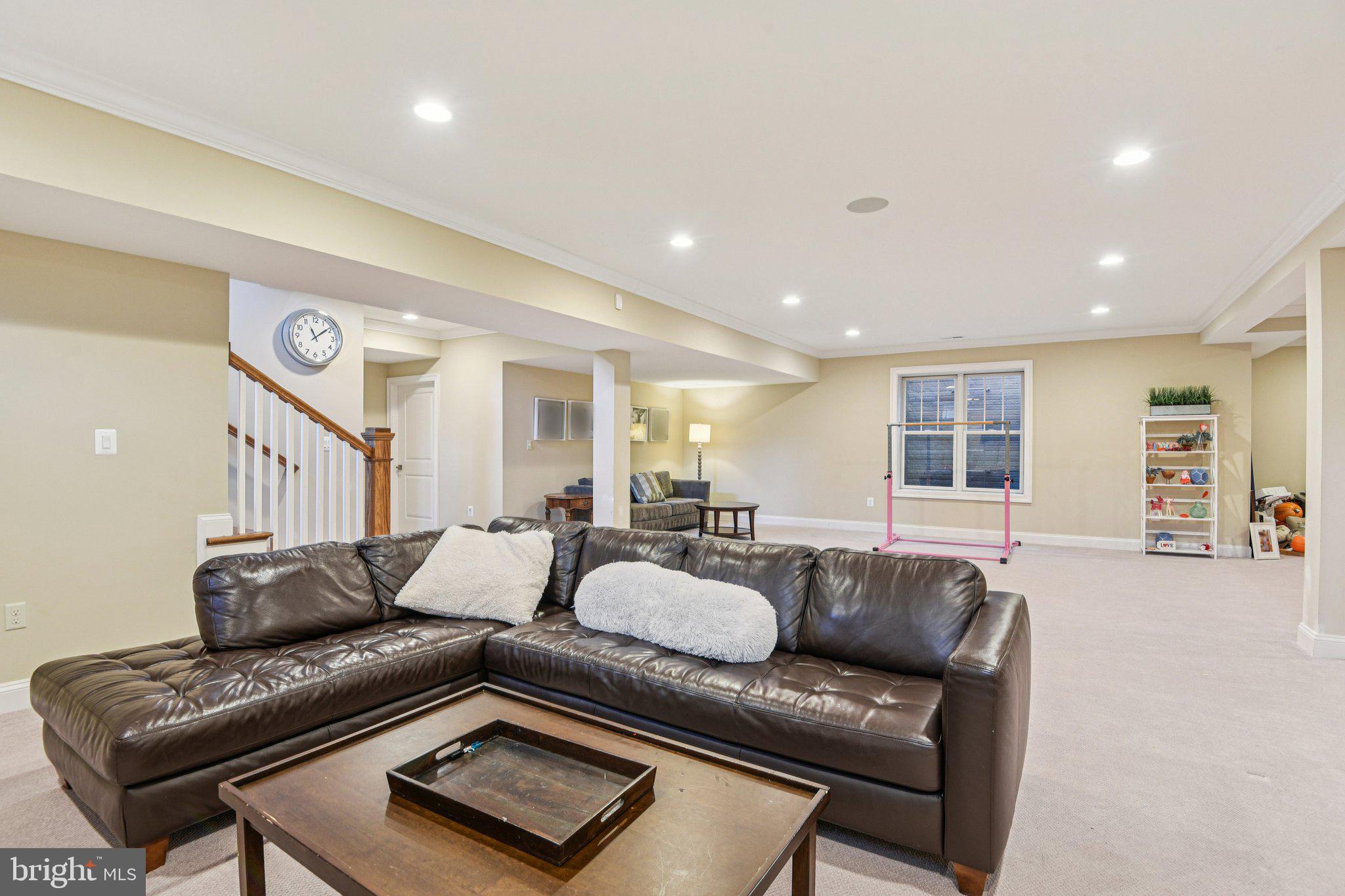 CRESCENT HILLS - Residential