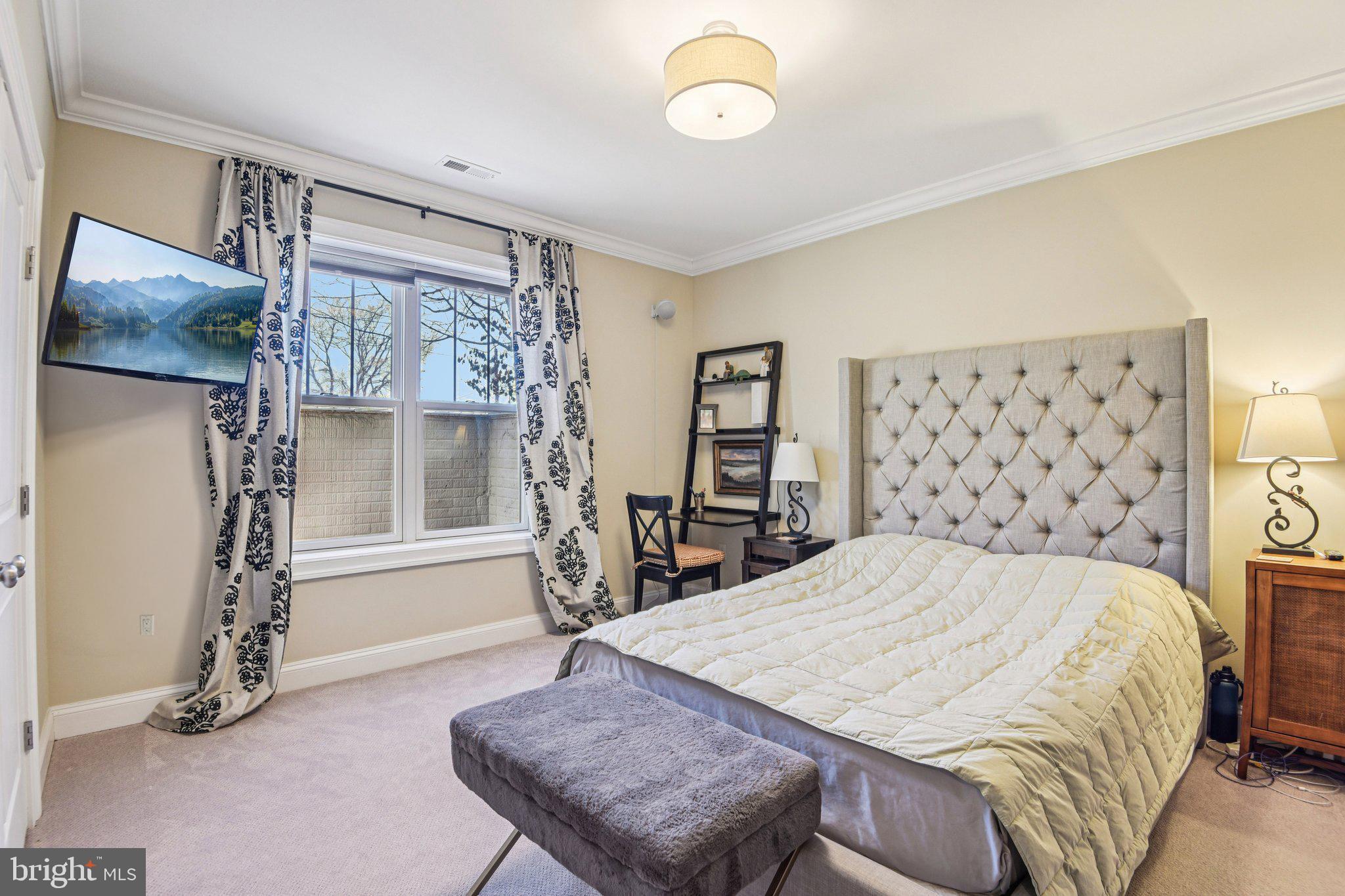 CRESCENT HILLS - Residential