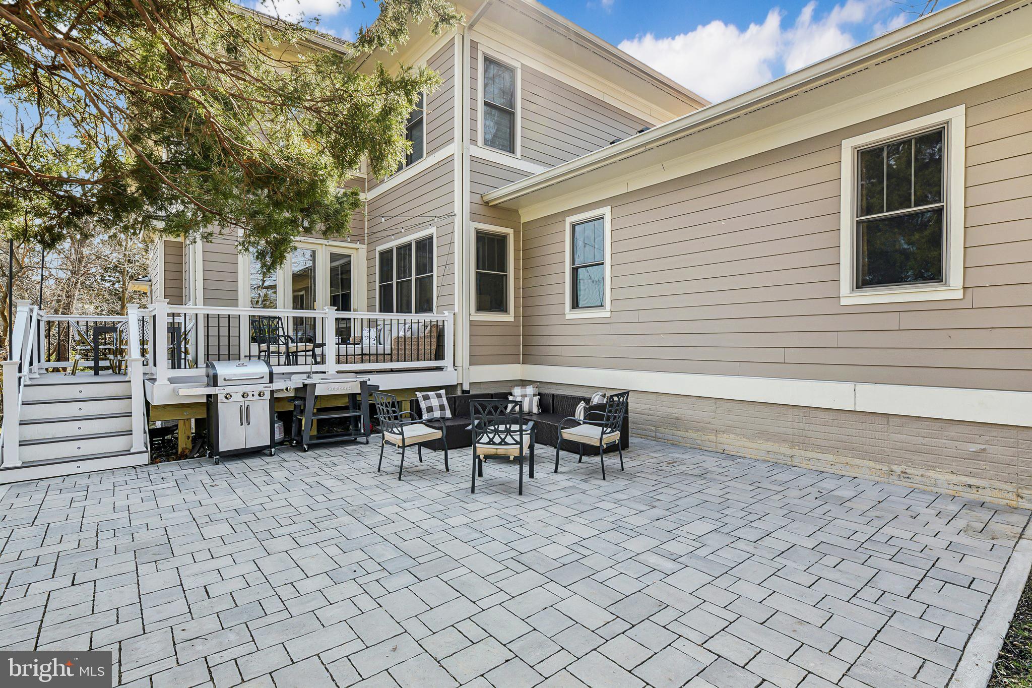 CRESCENT HILLS - Residential