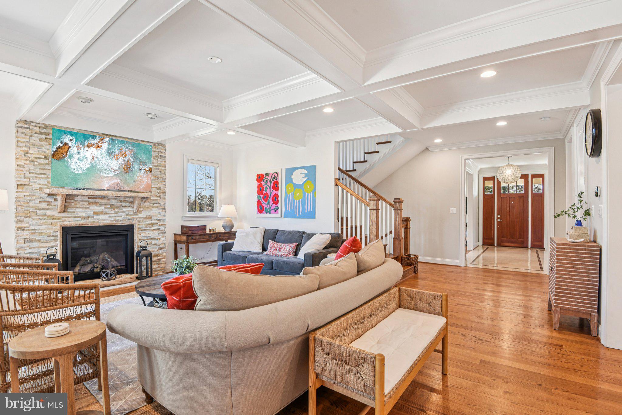 CRESCENT HILLS - Residential