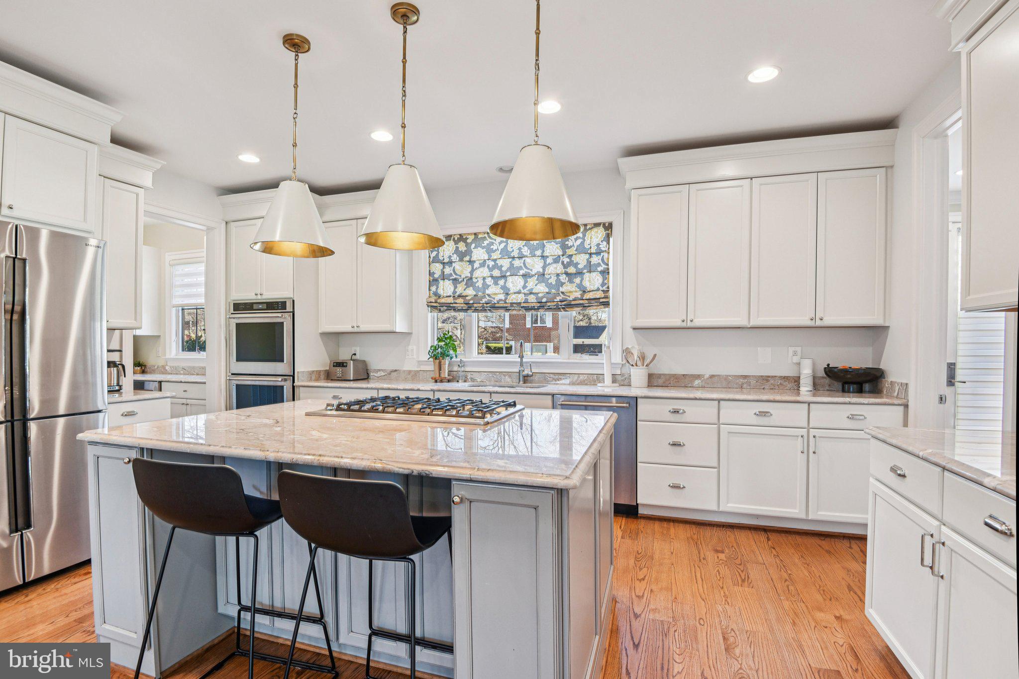 CRESCENT HILLS - Residential