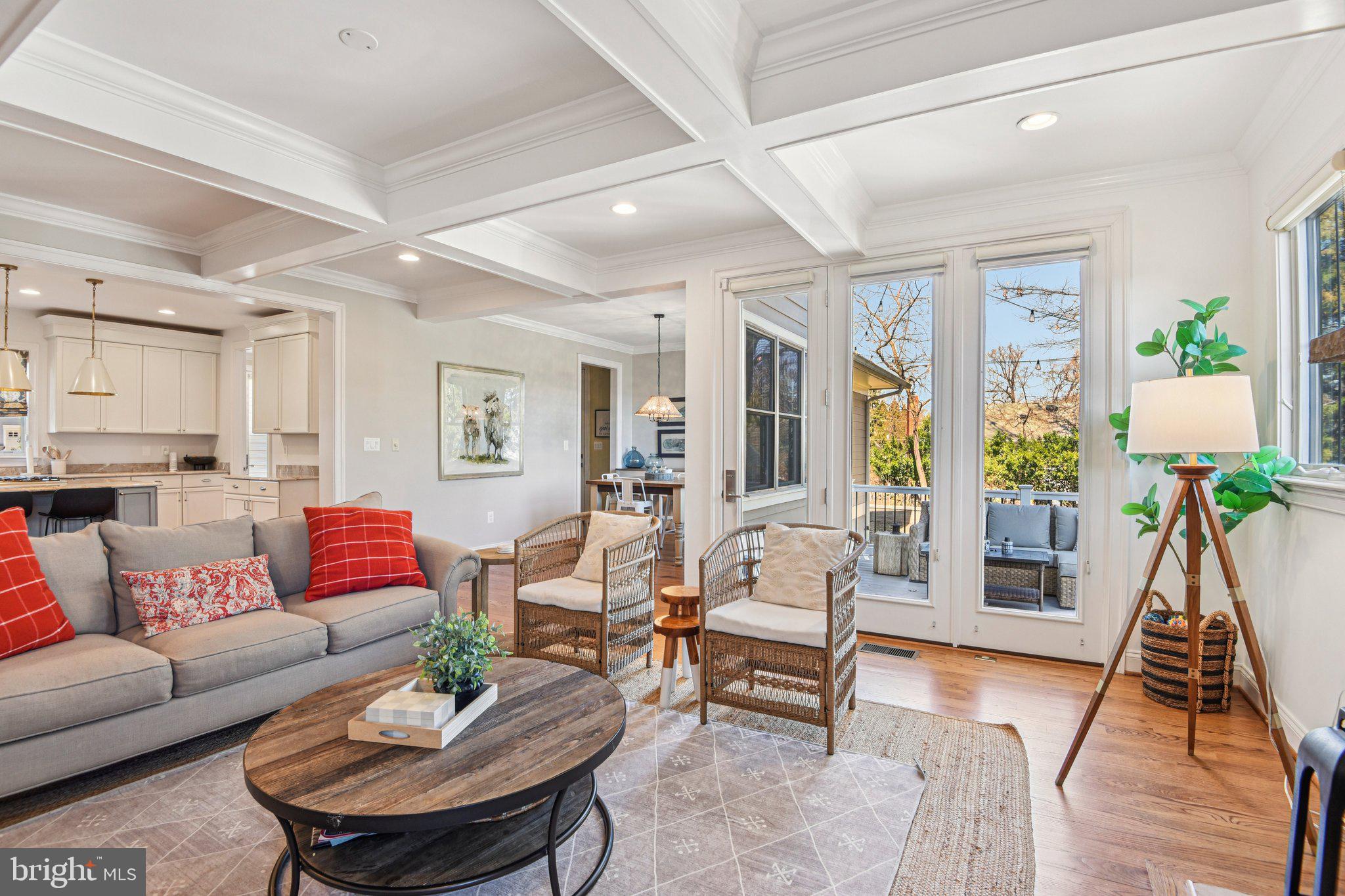 CRESCENT HILLS - Residential