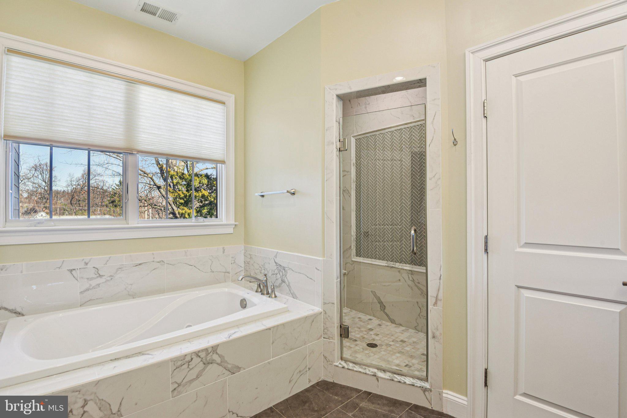 CRESCENT HILLS - Residential