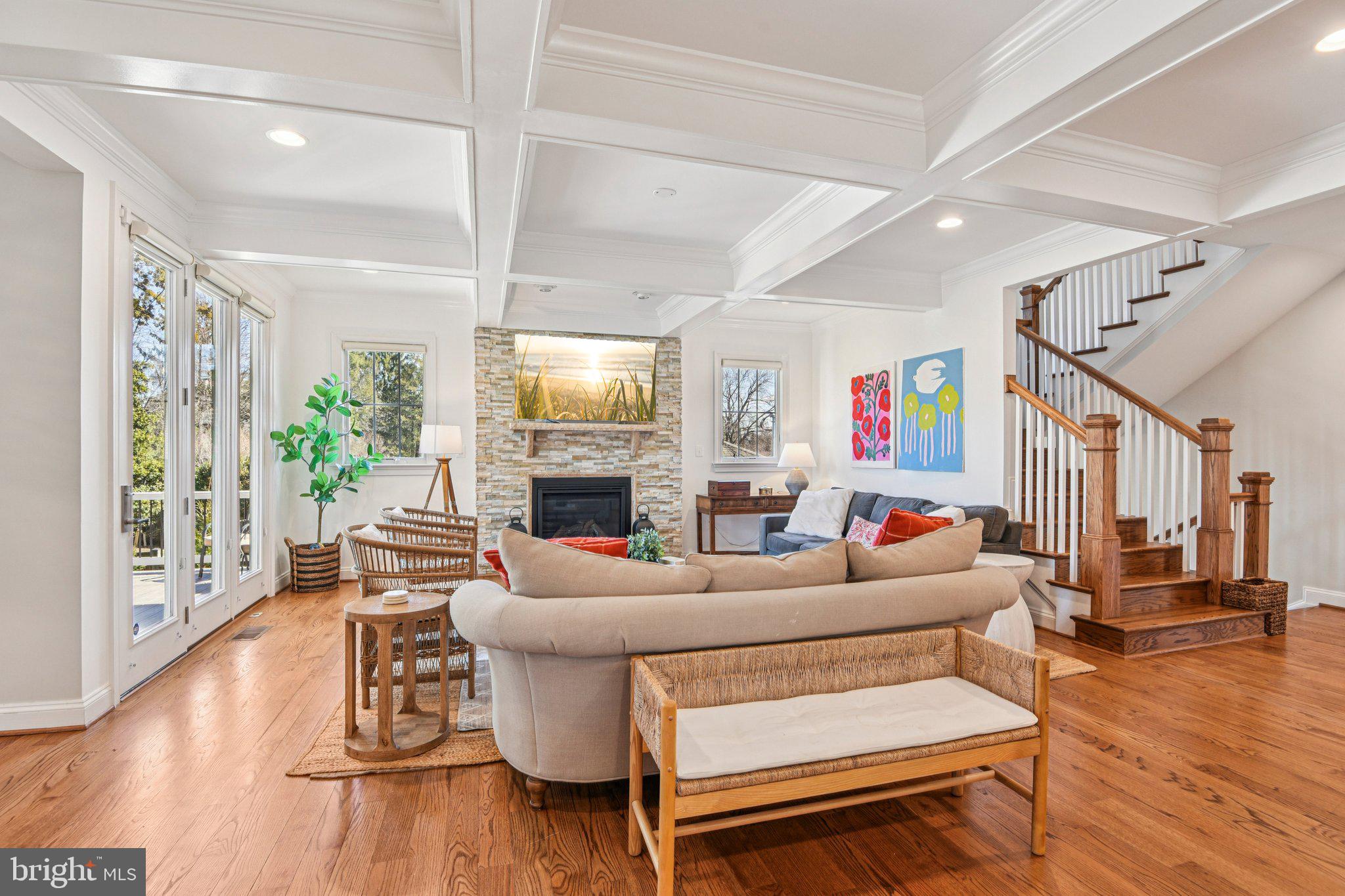 CRESCENT HILLS - Residential