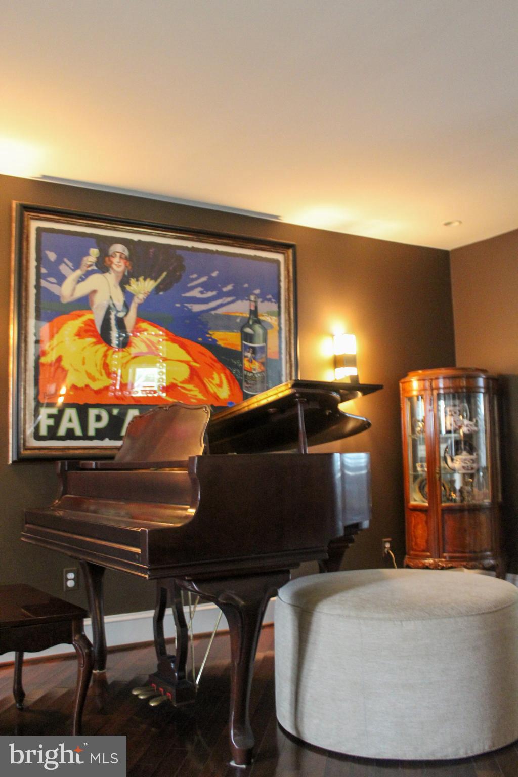 LONG MEADOW ESTATES - Residential