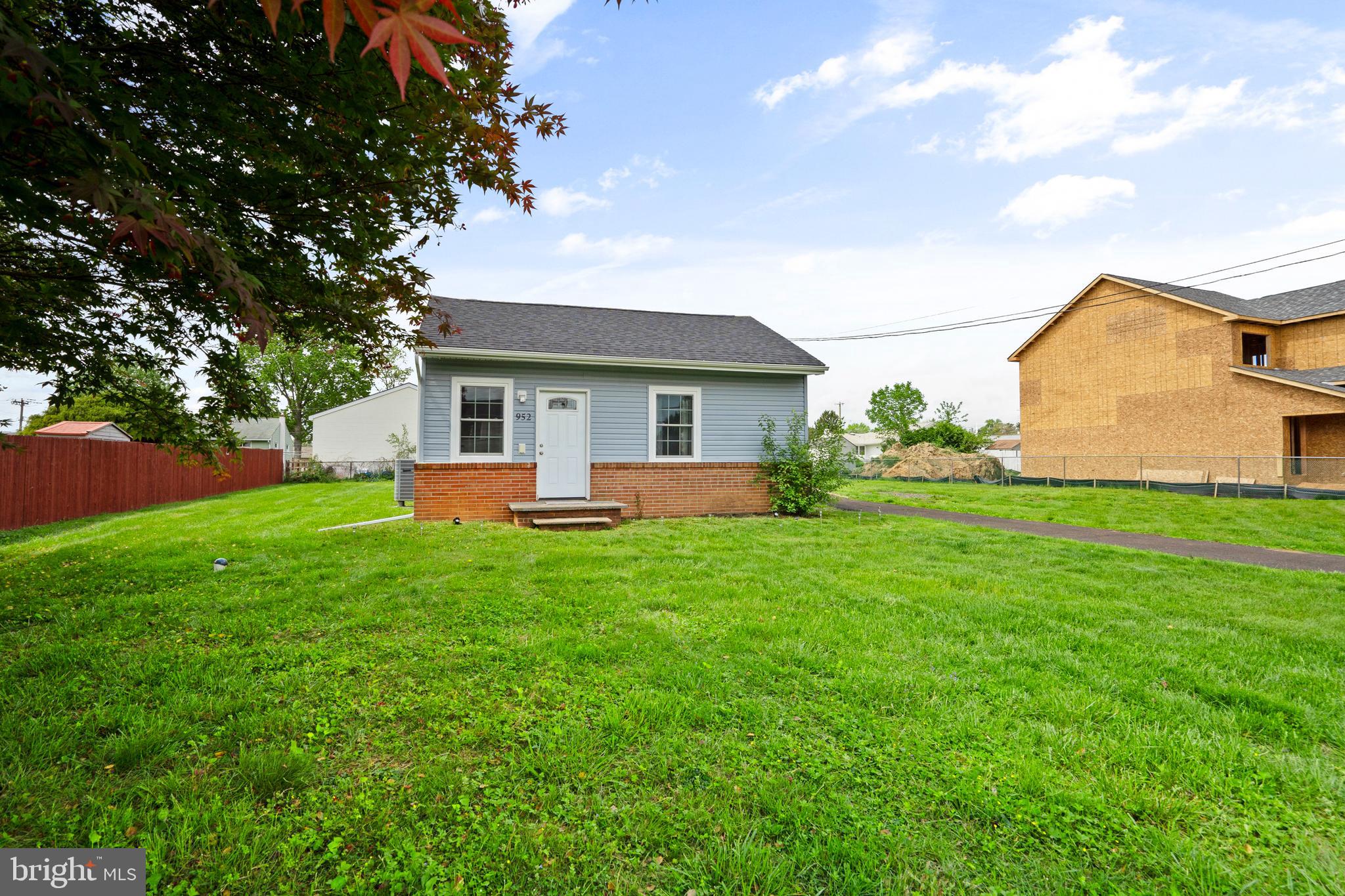 952 RALPH AVENUE