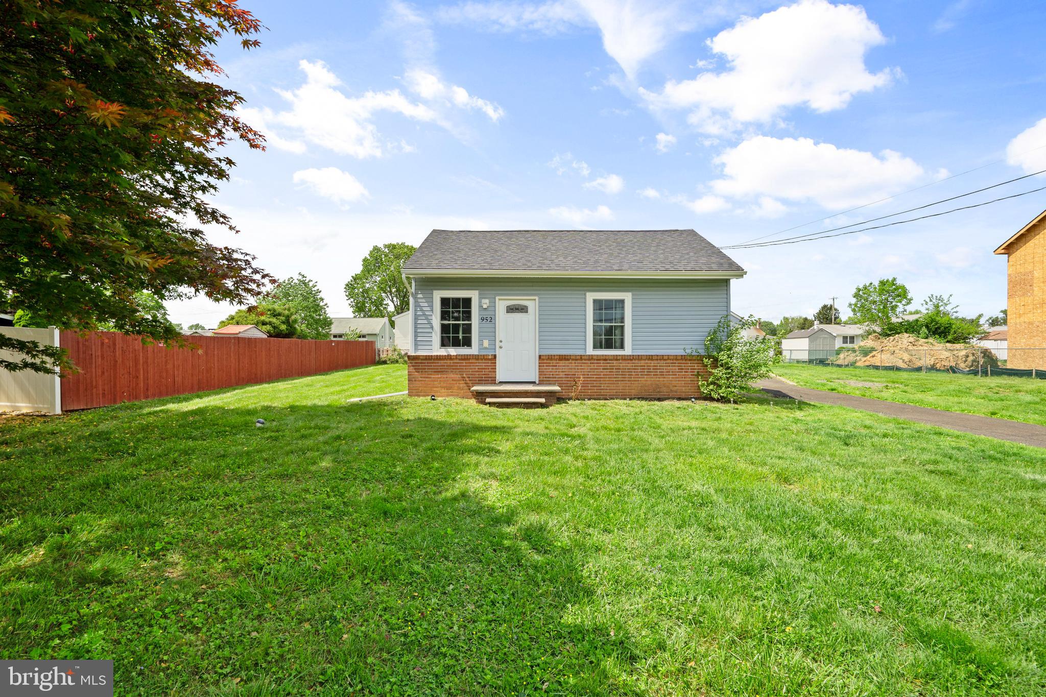 952 RALPH AVENUE
