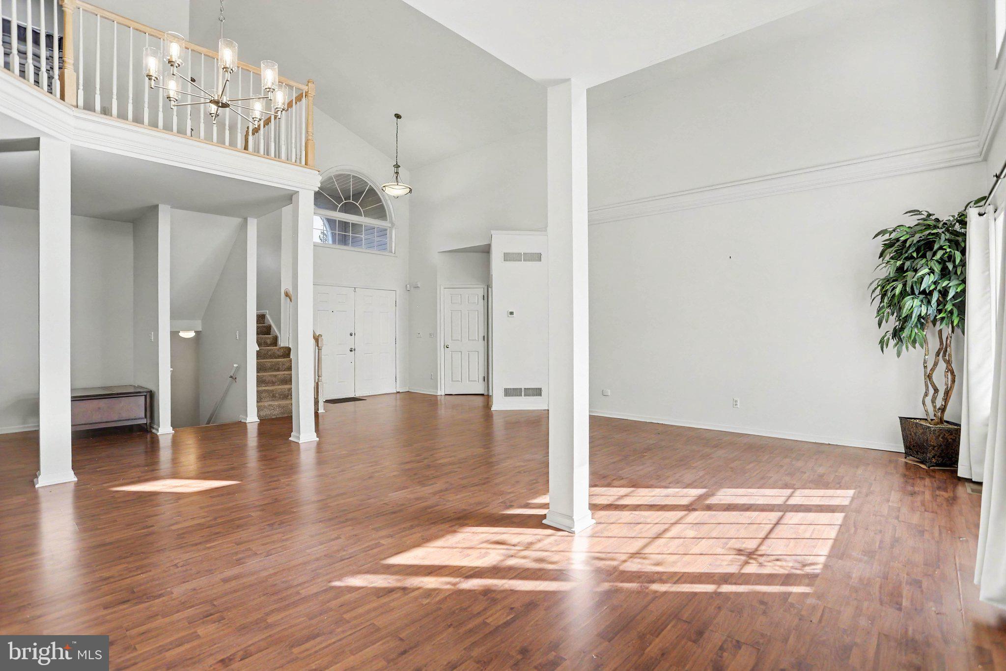 532 WATERSIDE CIR L-0133