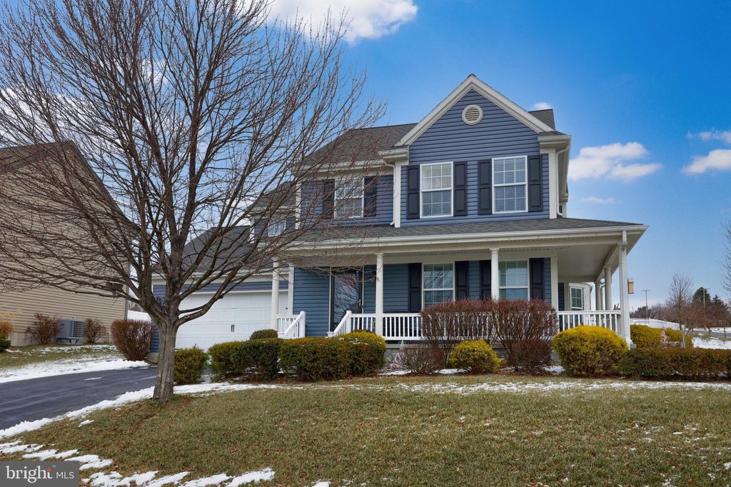 Photo of 2 Autumn Blaze Way, EPHRATA, PA 17522 (MLS # PALA2062658)