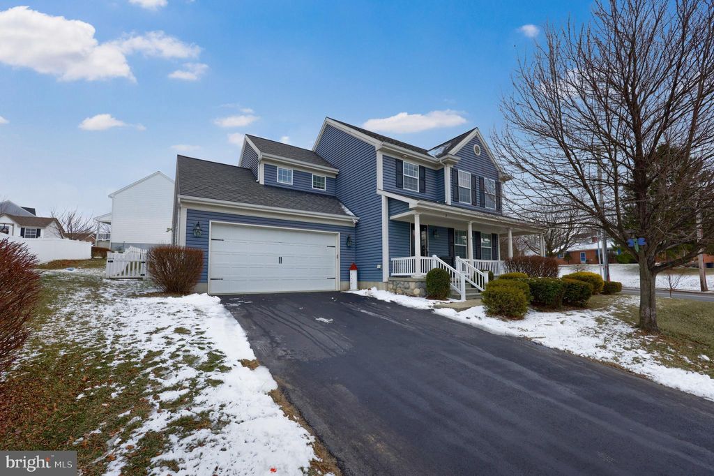 Photo of 2 Autumn Blaze Way, EPHRATA, PA 17522 (MLS # PALA2062658)