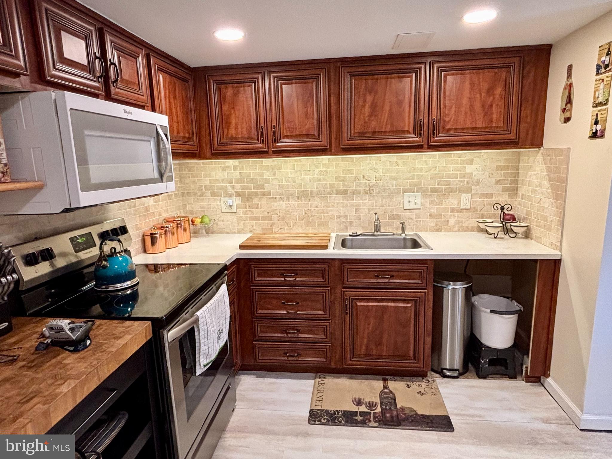 13 FAIRWAY ROAD D 13D