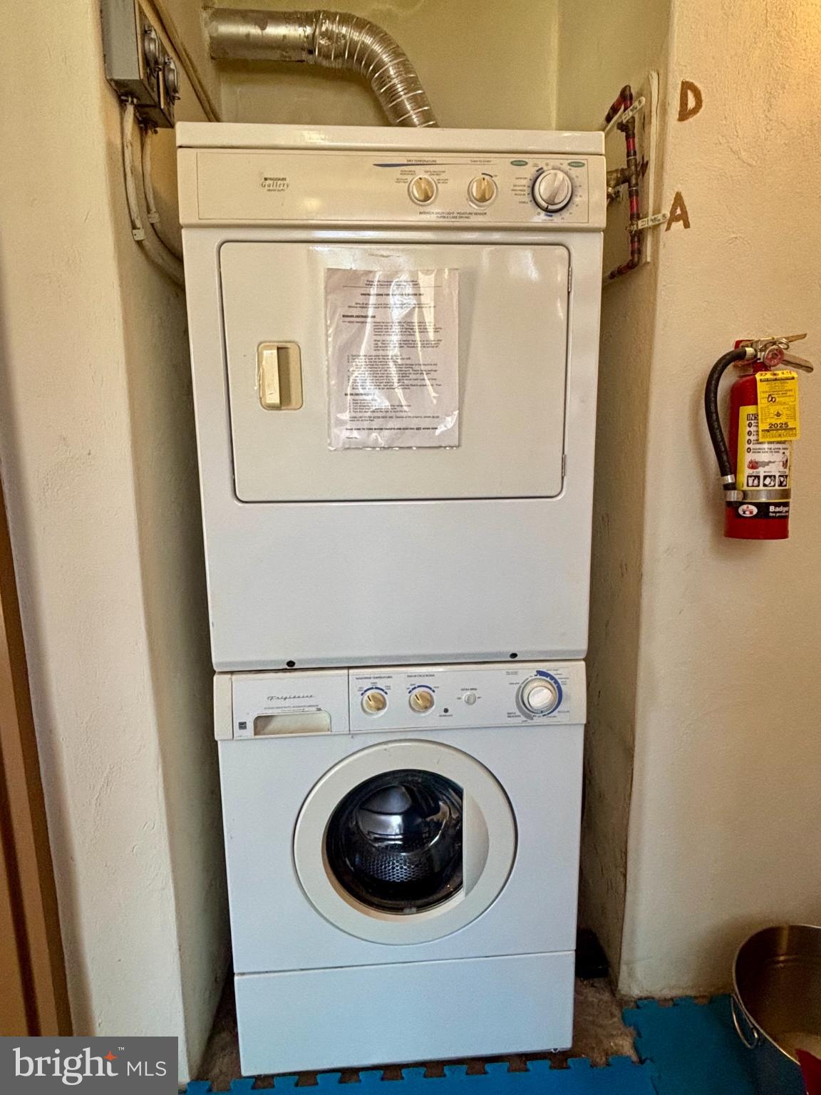 FLYING HILLS - Residential