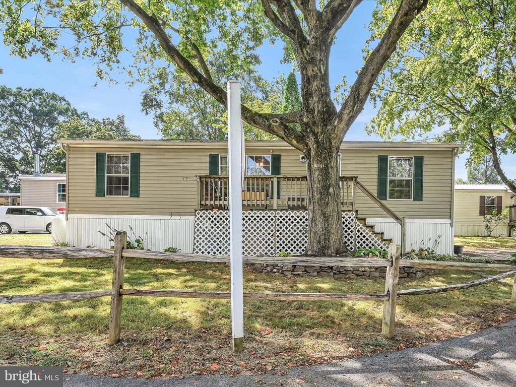 Photo of 26 EARL LN, LITITZ, PA 17543 (MLS # PALA2040410)