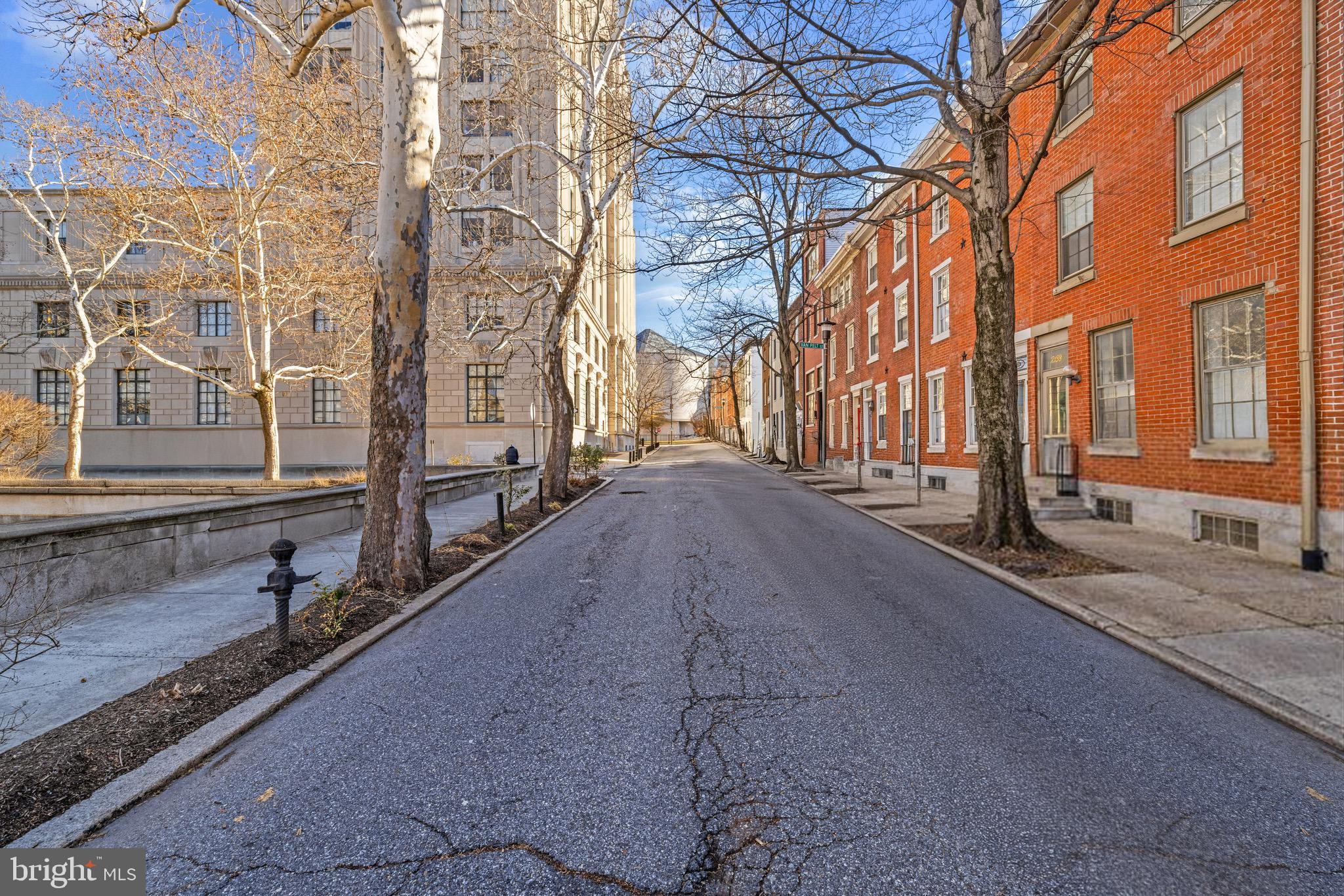 LOGAN SQUARE - Residential