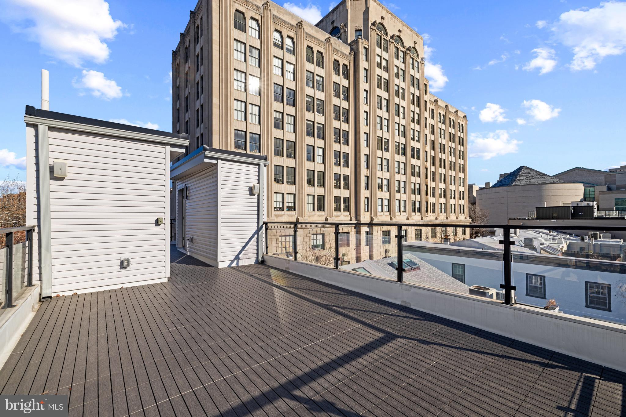 LOGAN SQUARE - Residential