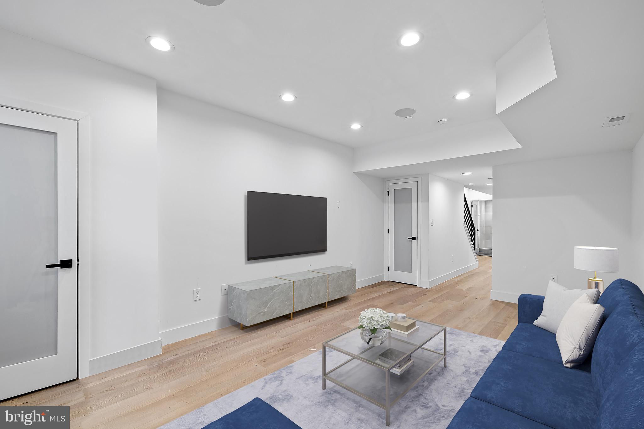 LOGAN SQUARE - Residential