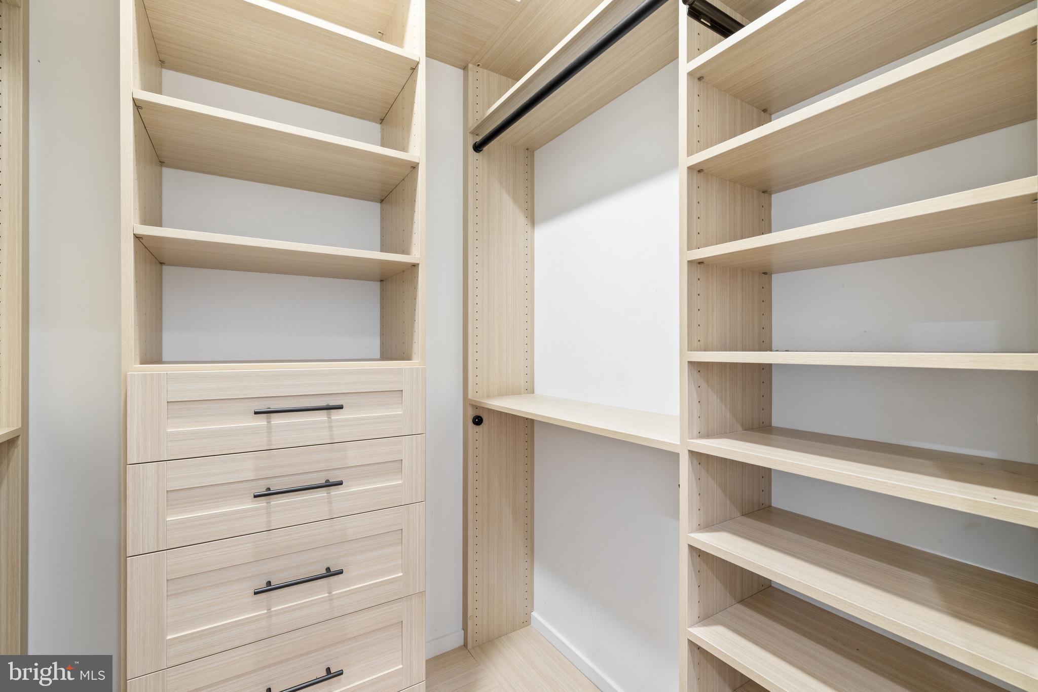 LOGAN SQUARE - Residential