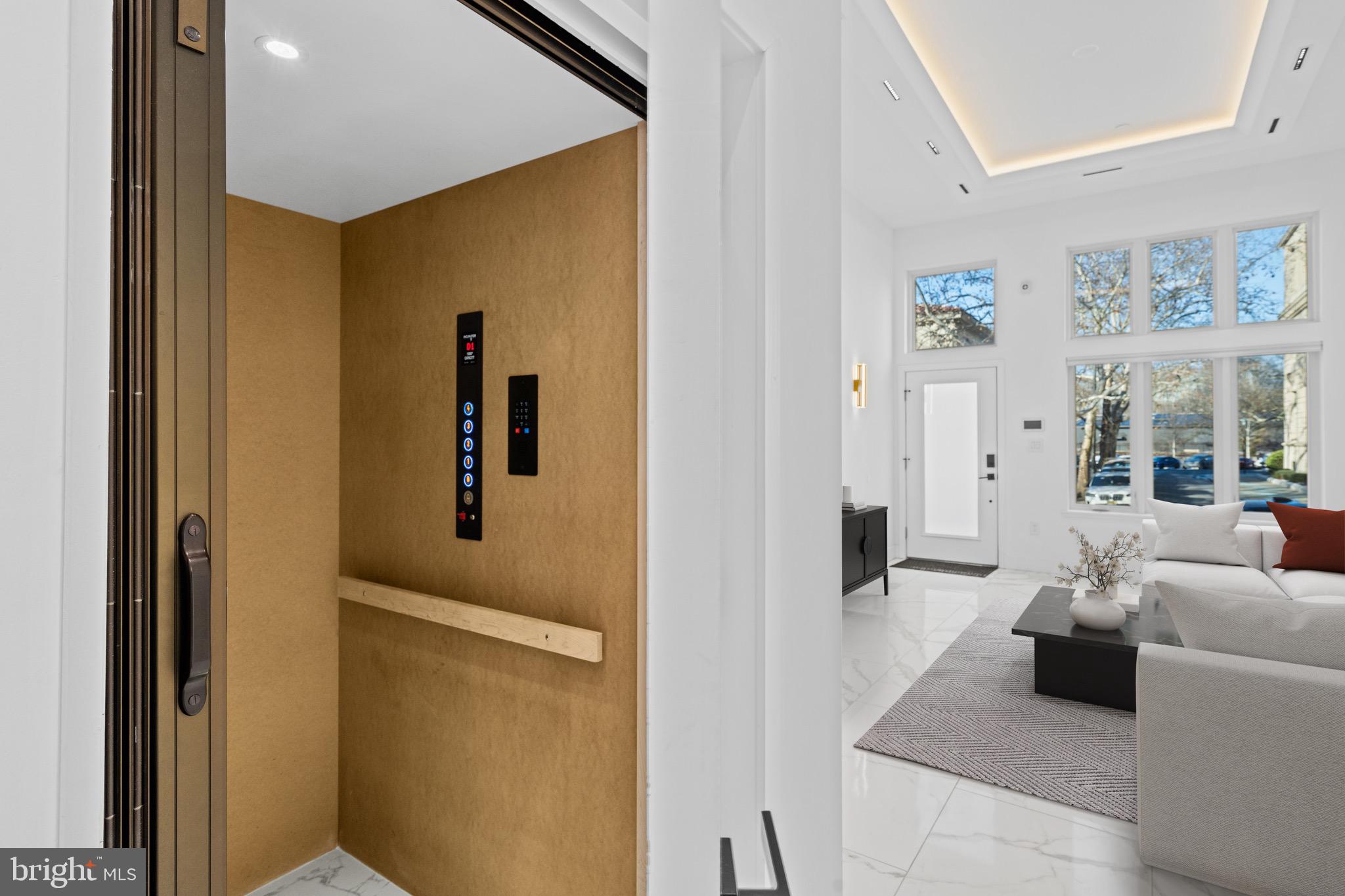 LOGAN SQUARE - Residential