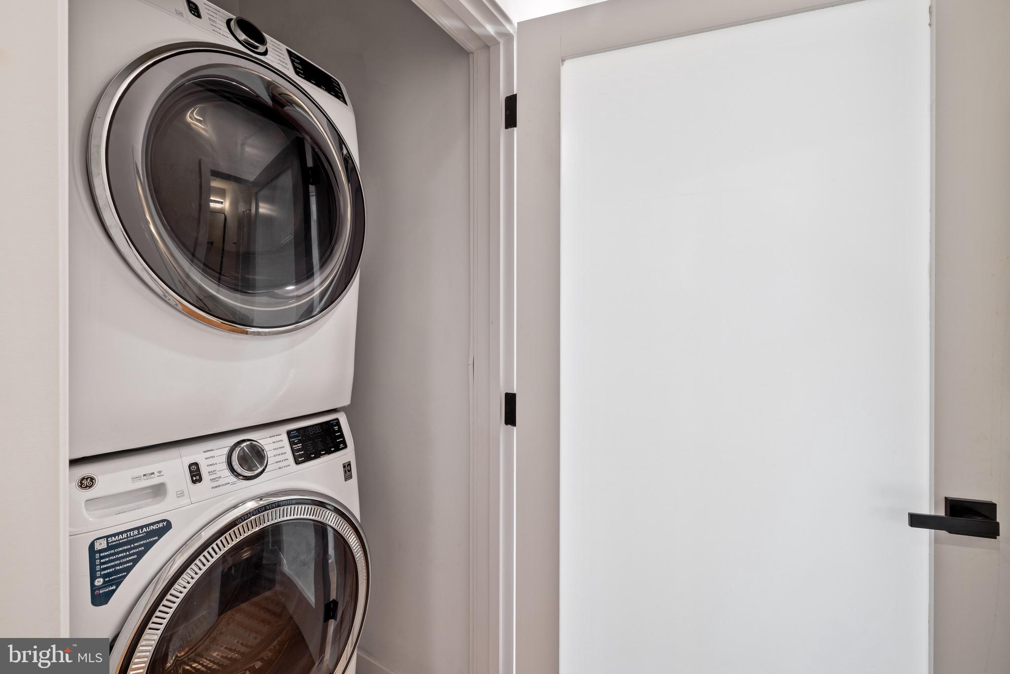 LOGAN SQUARE - Residential