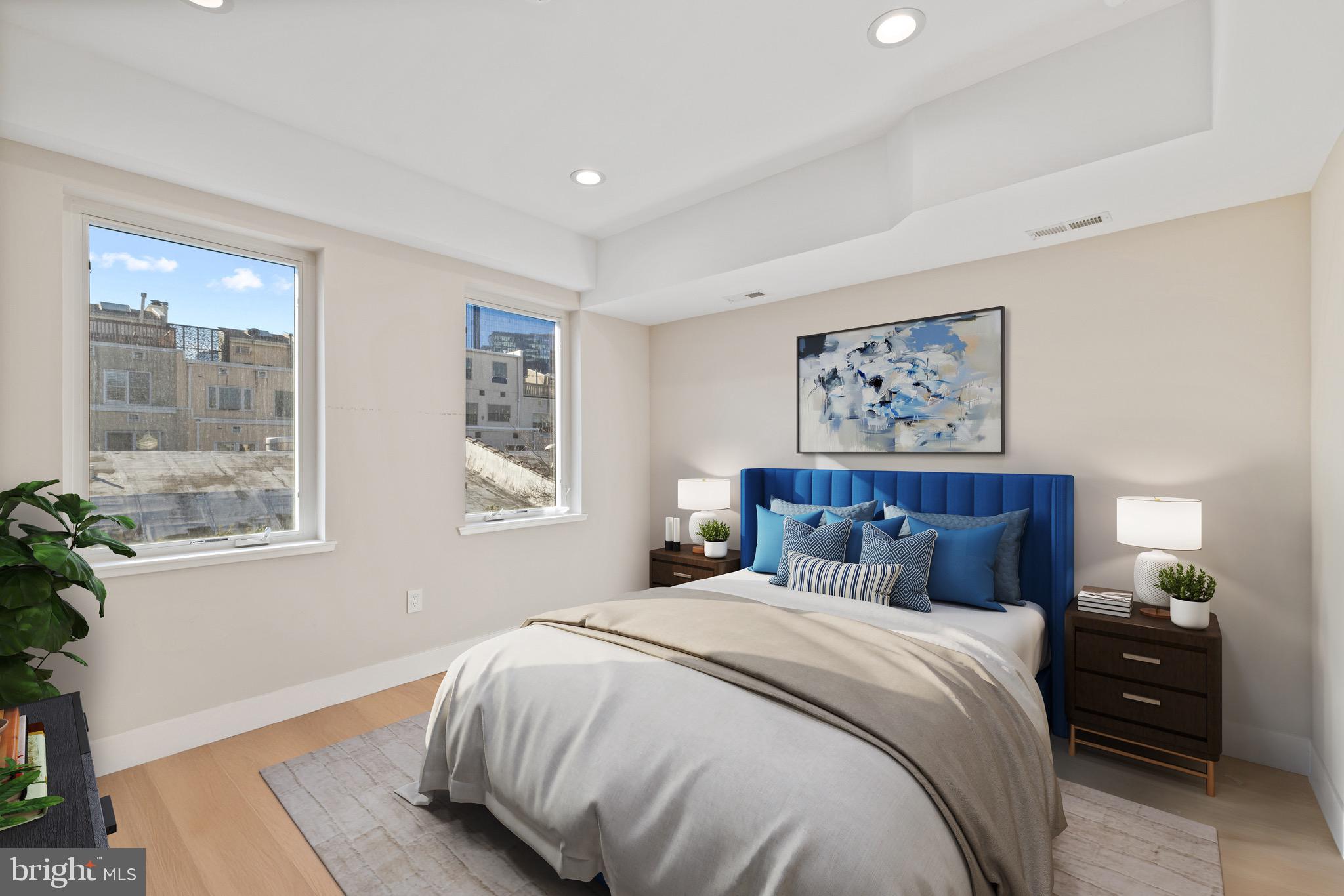 LOGAN SQUARE - Residential