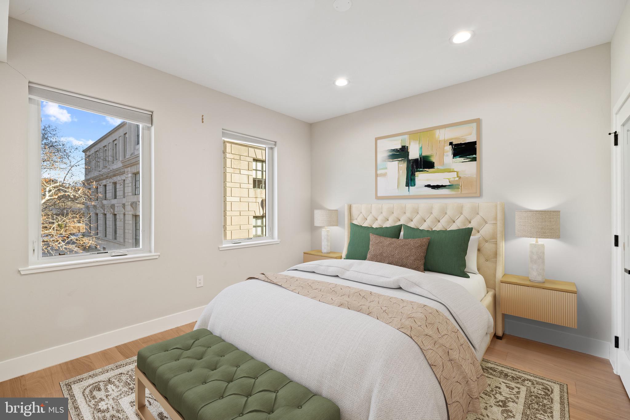 LOGAN SQUARE - Residential