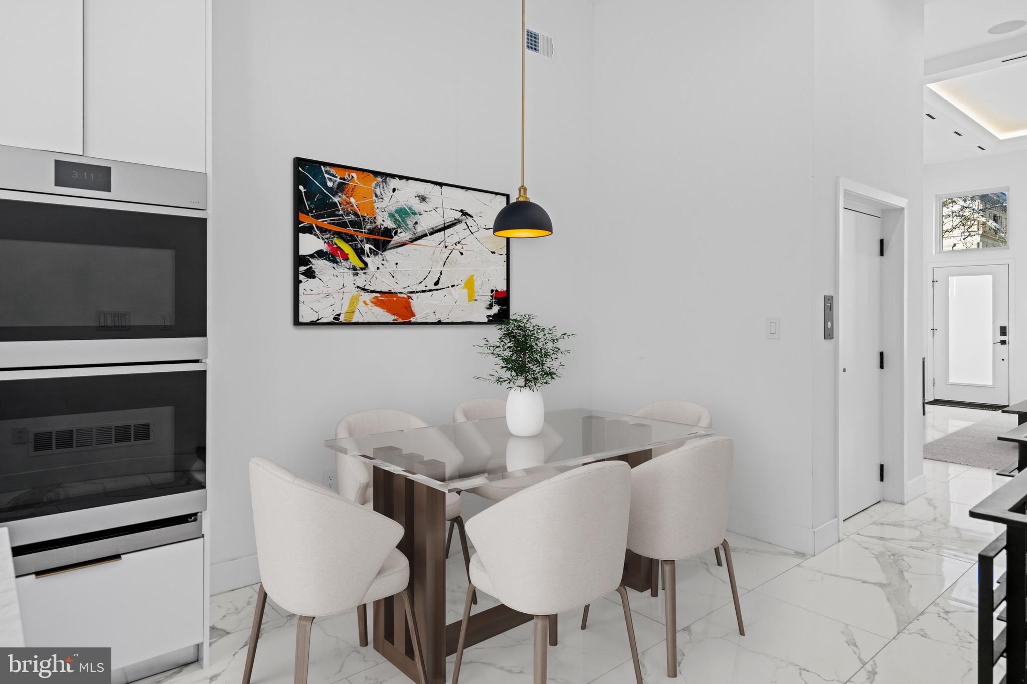 LOGAN SQUARE - Residential