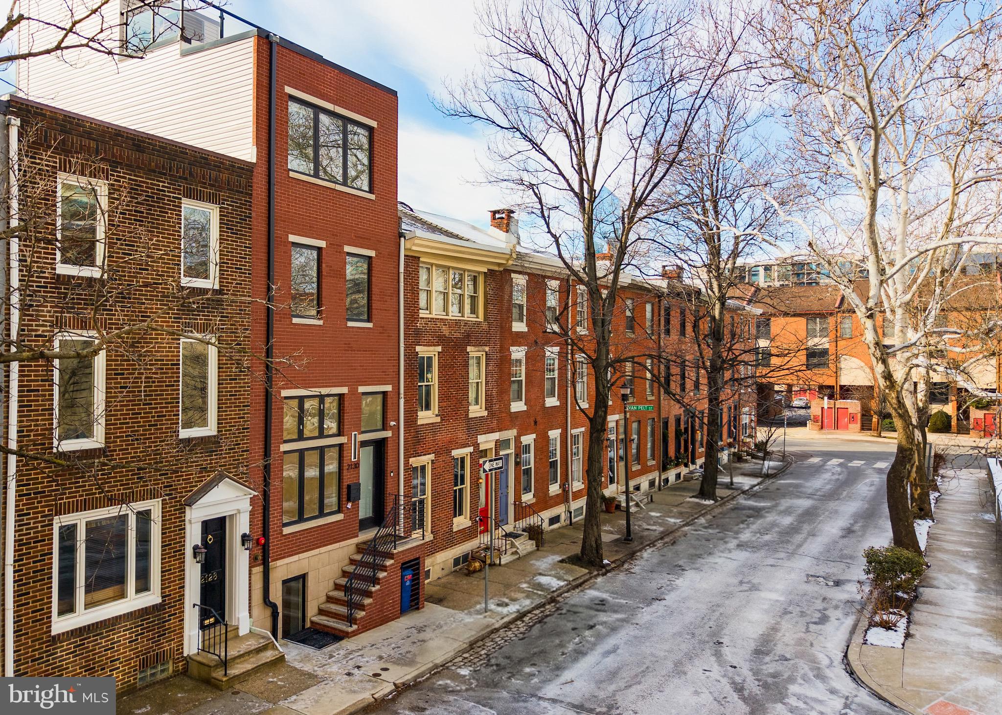LOGAN SQUARE - Residential