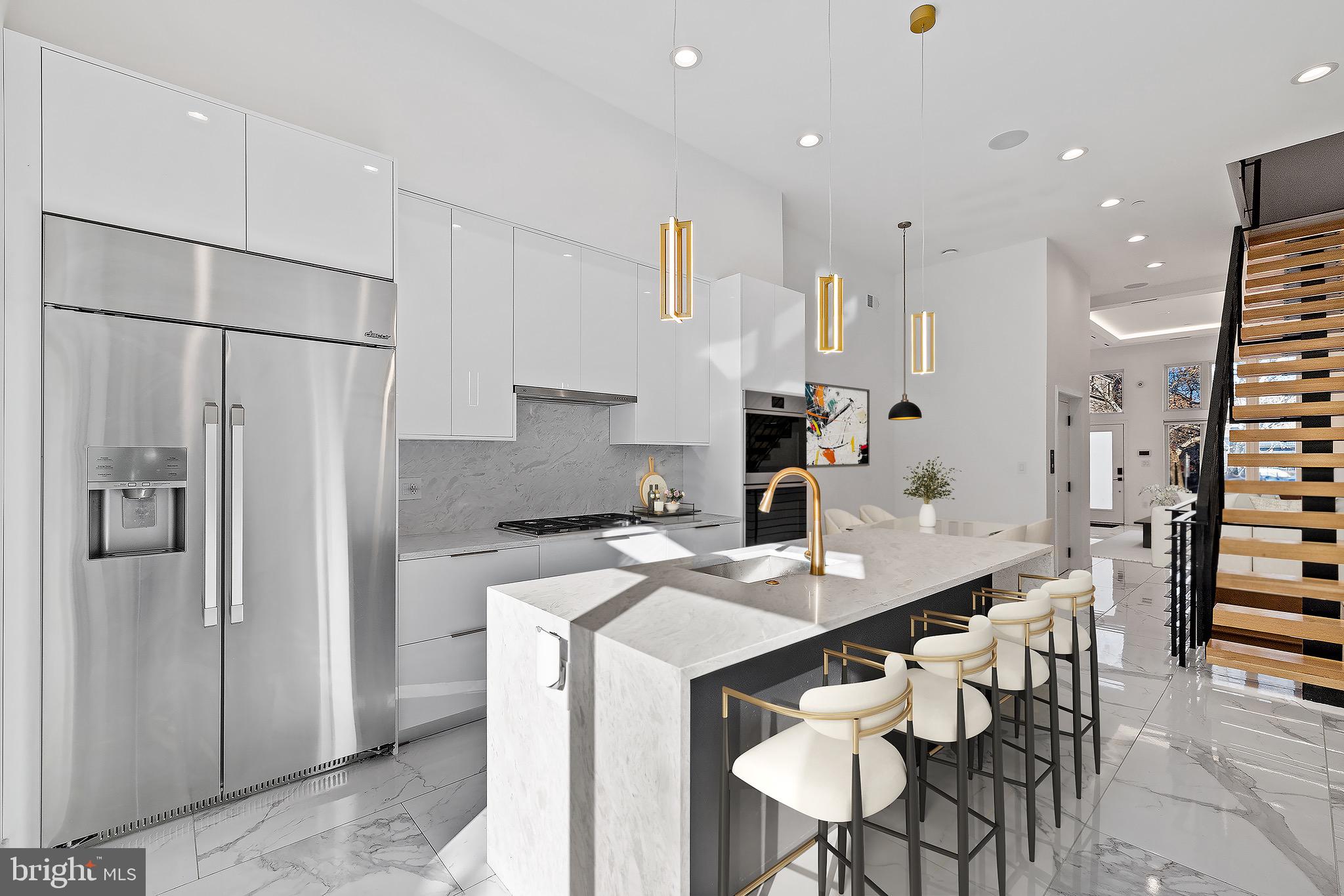 LOGAN SQUARE - Residential