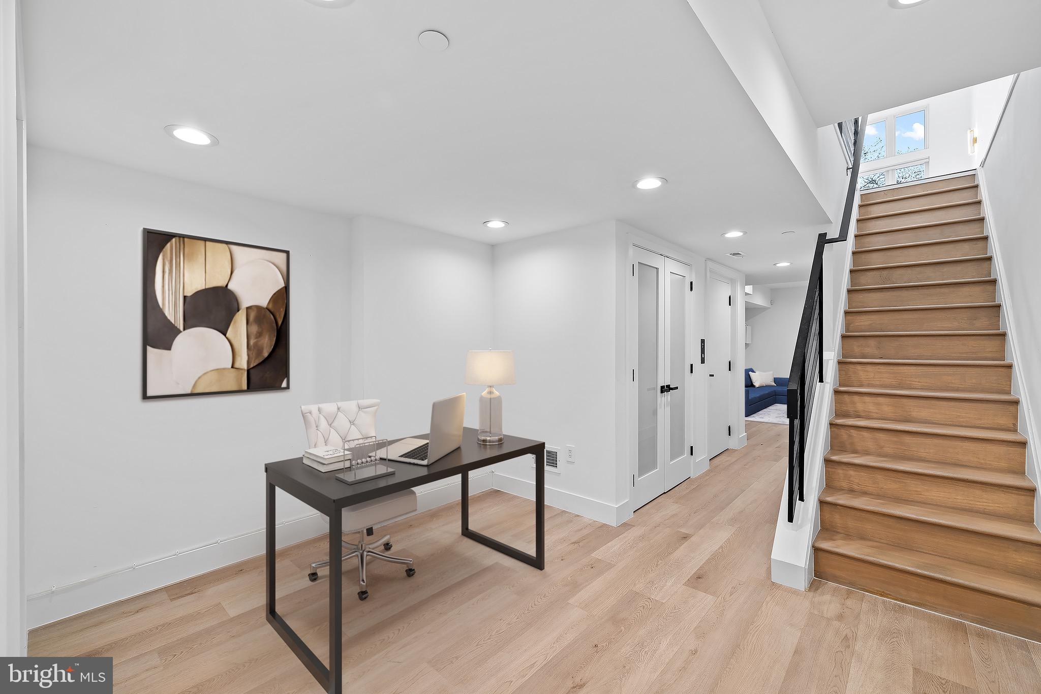 LOGAN SQUARE - Residential