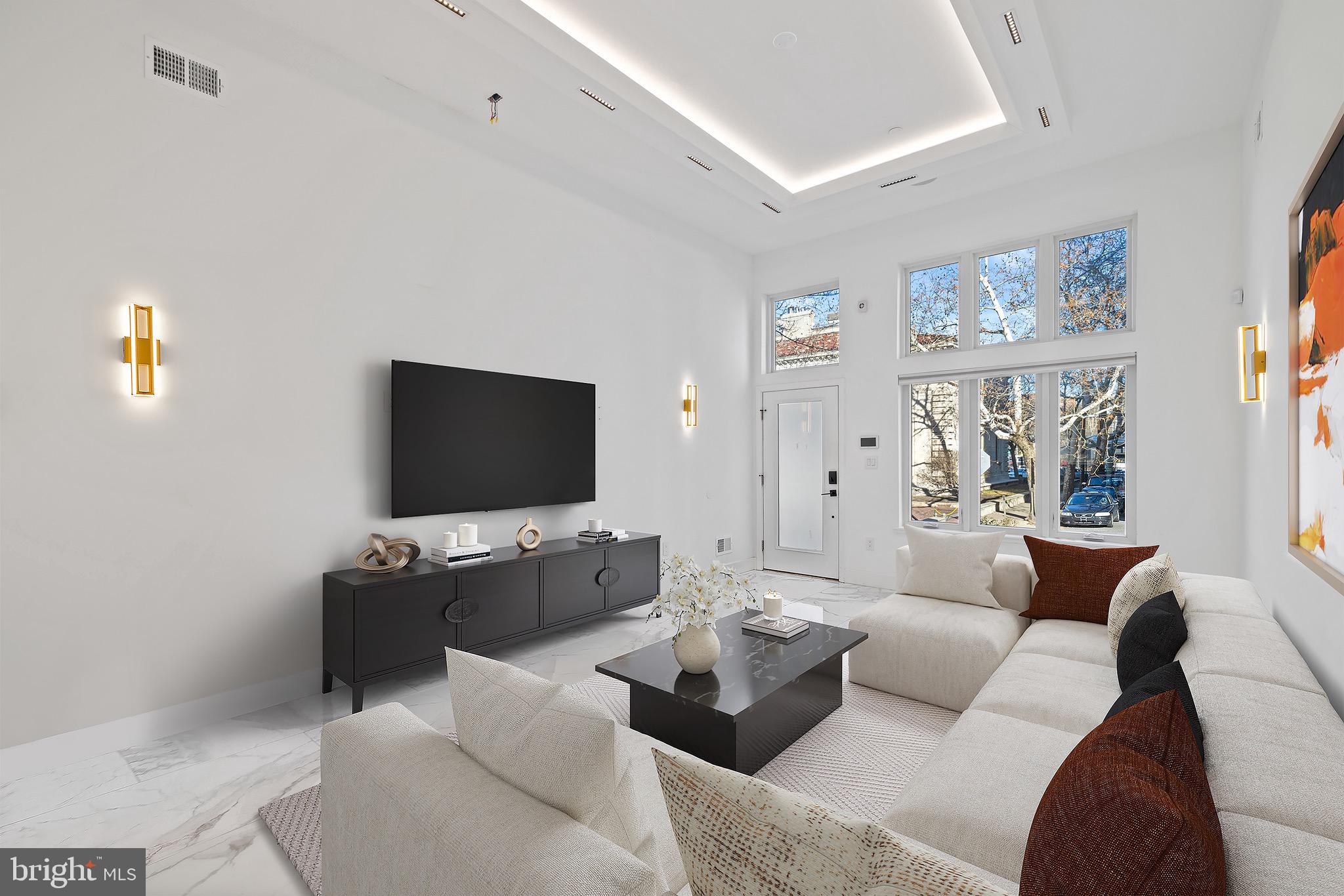 LOGAN SQUARE - Residential