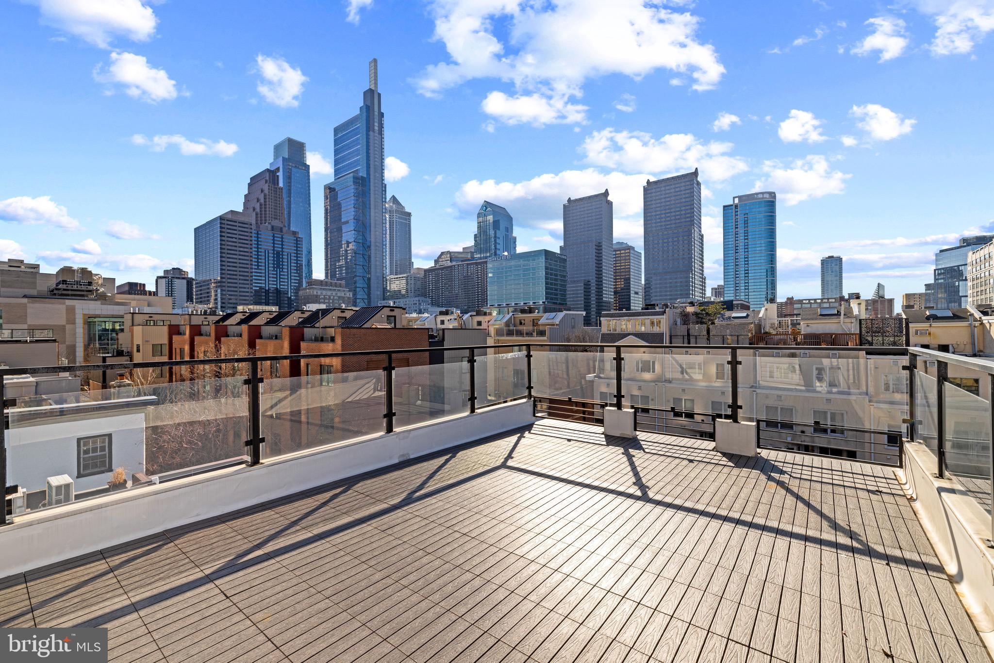 LOGAN SQUARE - Residential