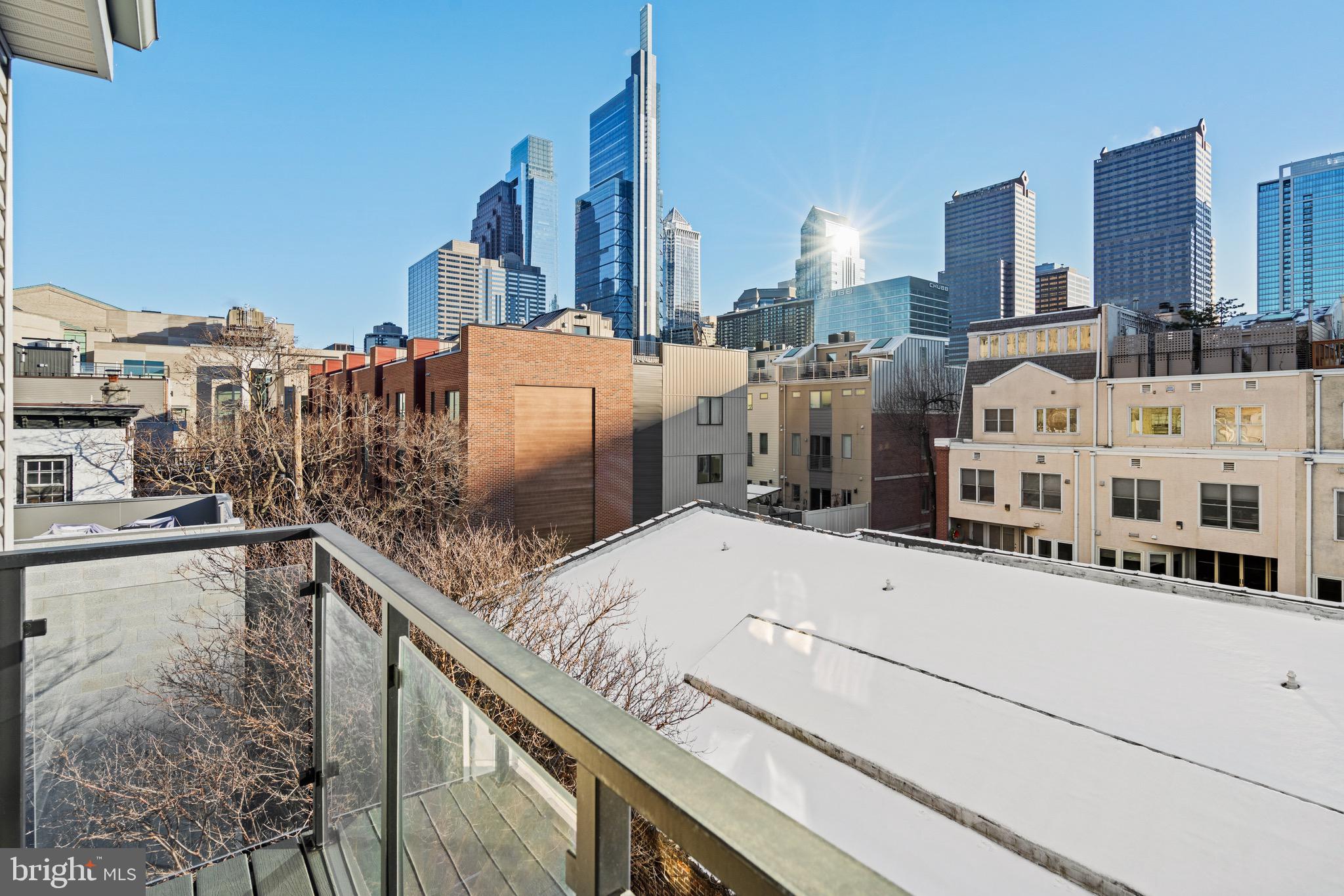 LOGAN SQUARE - Residential