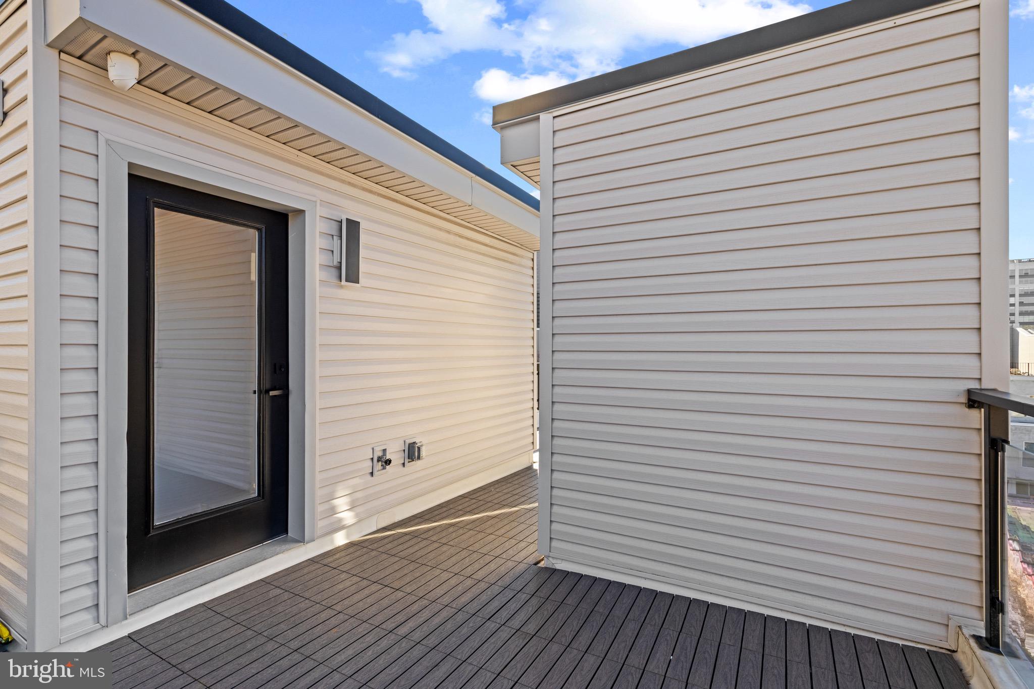 LOGAN SQUARE - Residential