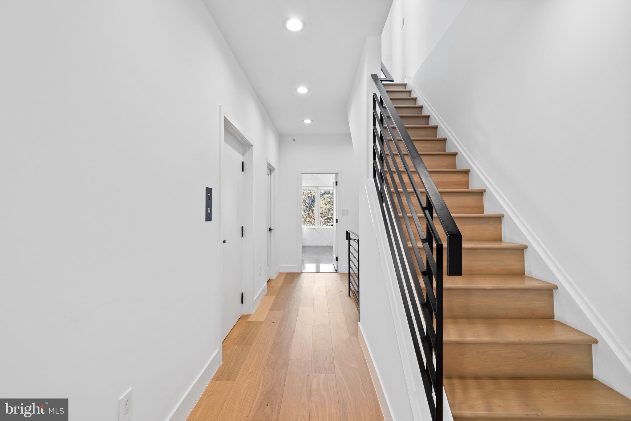 LOGAN SQUARE - Residential