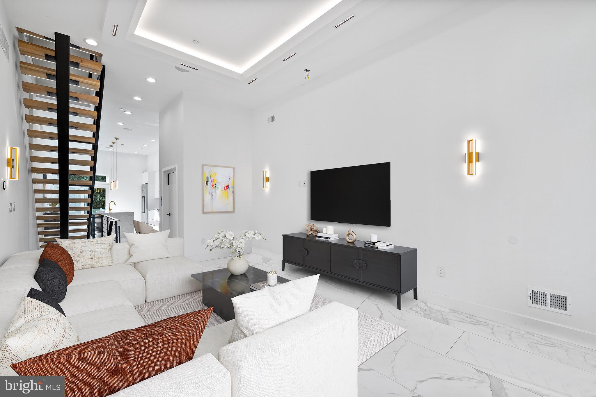 LOGAN SQUARE - Residential